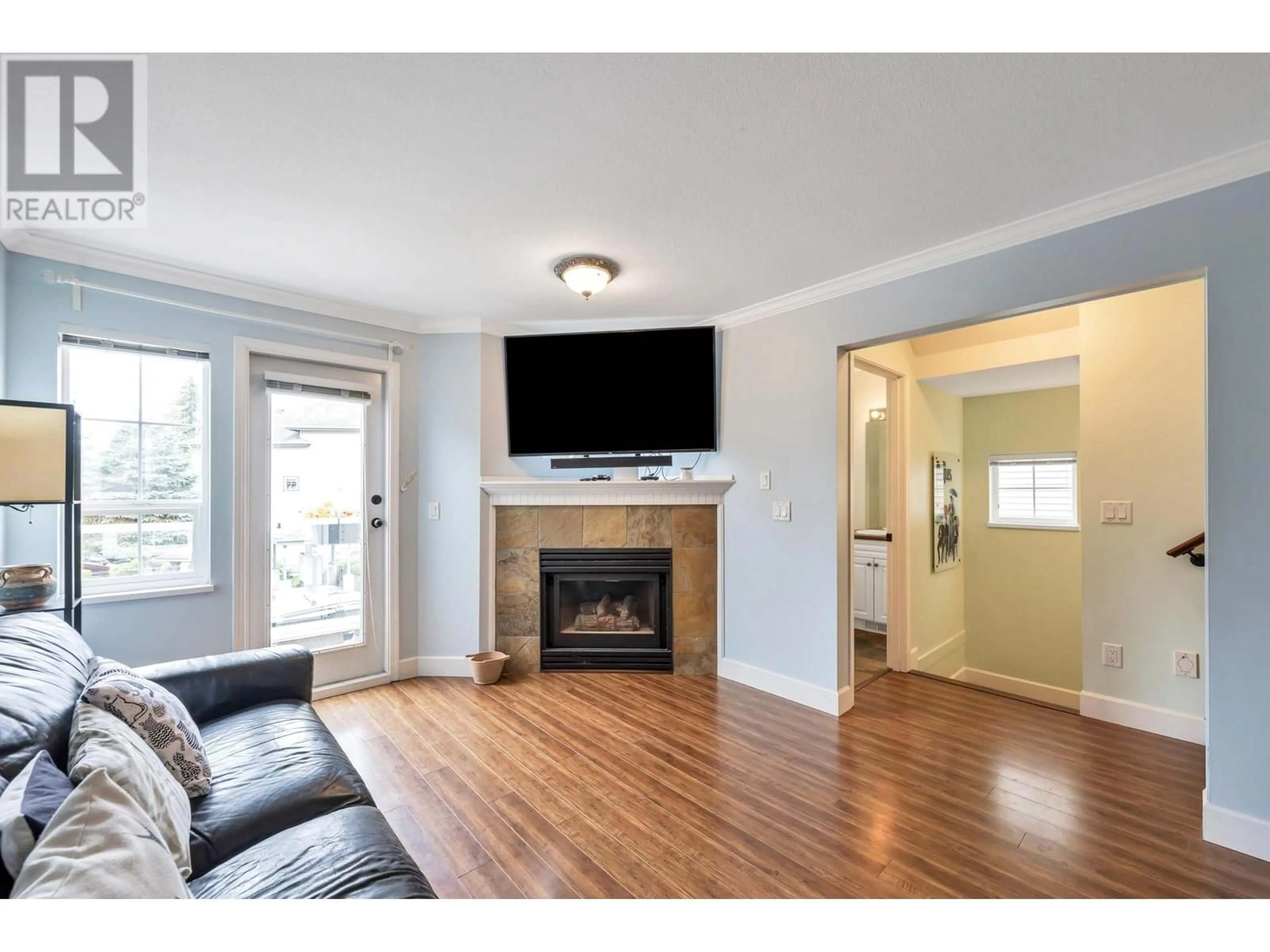 Living room with furniture, wood/laminate floor for 35 - 11229 232 STREET, Maple Ridge British Columbia V2X2N4
