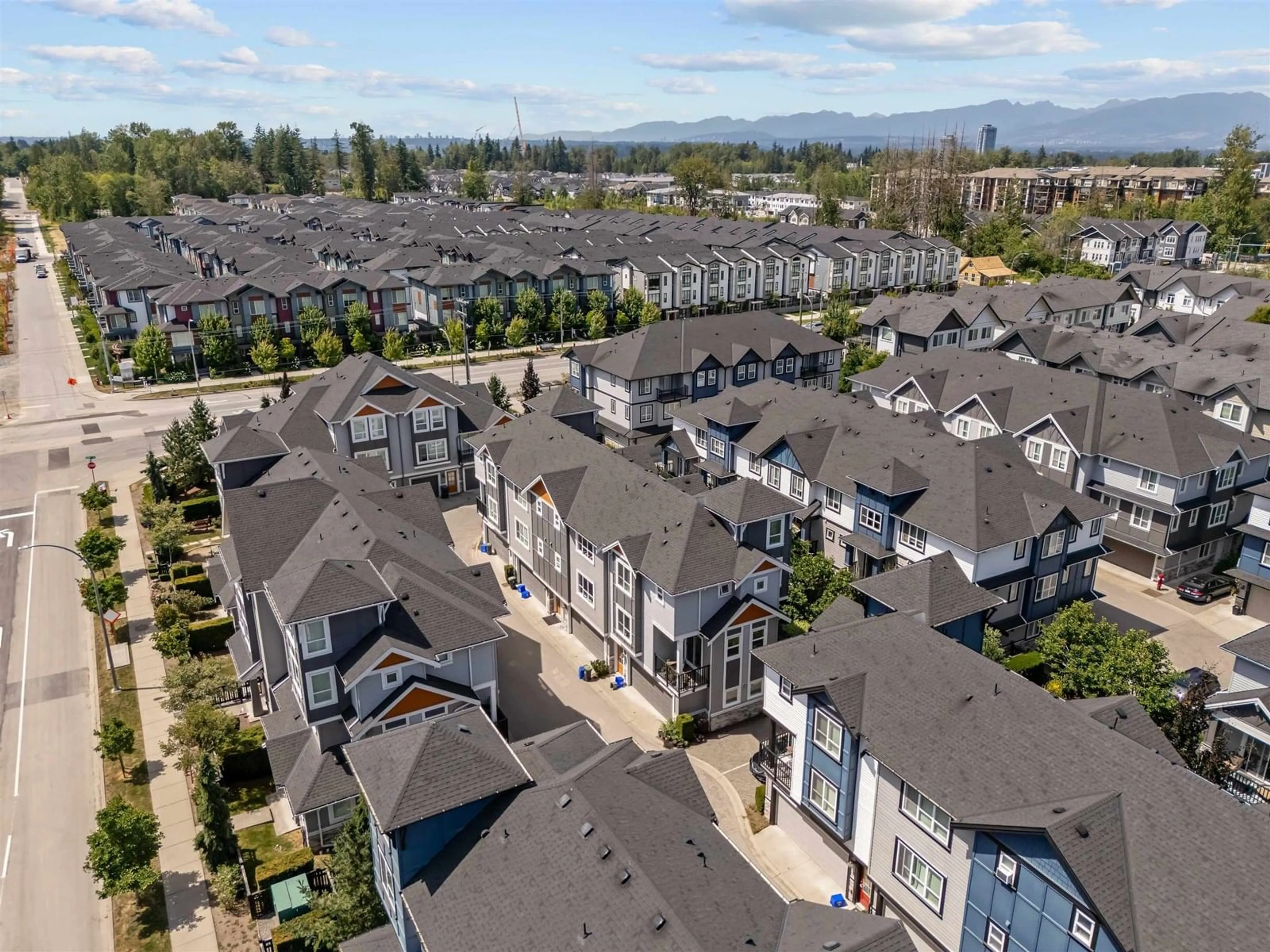 A pic from outside/outdoor area/front of a property/back of a property/a pic from drone, mountain view for 33 - 20856 76, Langley British Columbia V2Y0S7