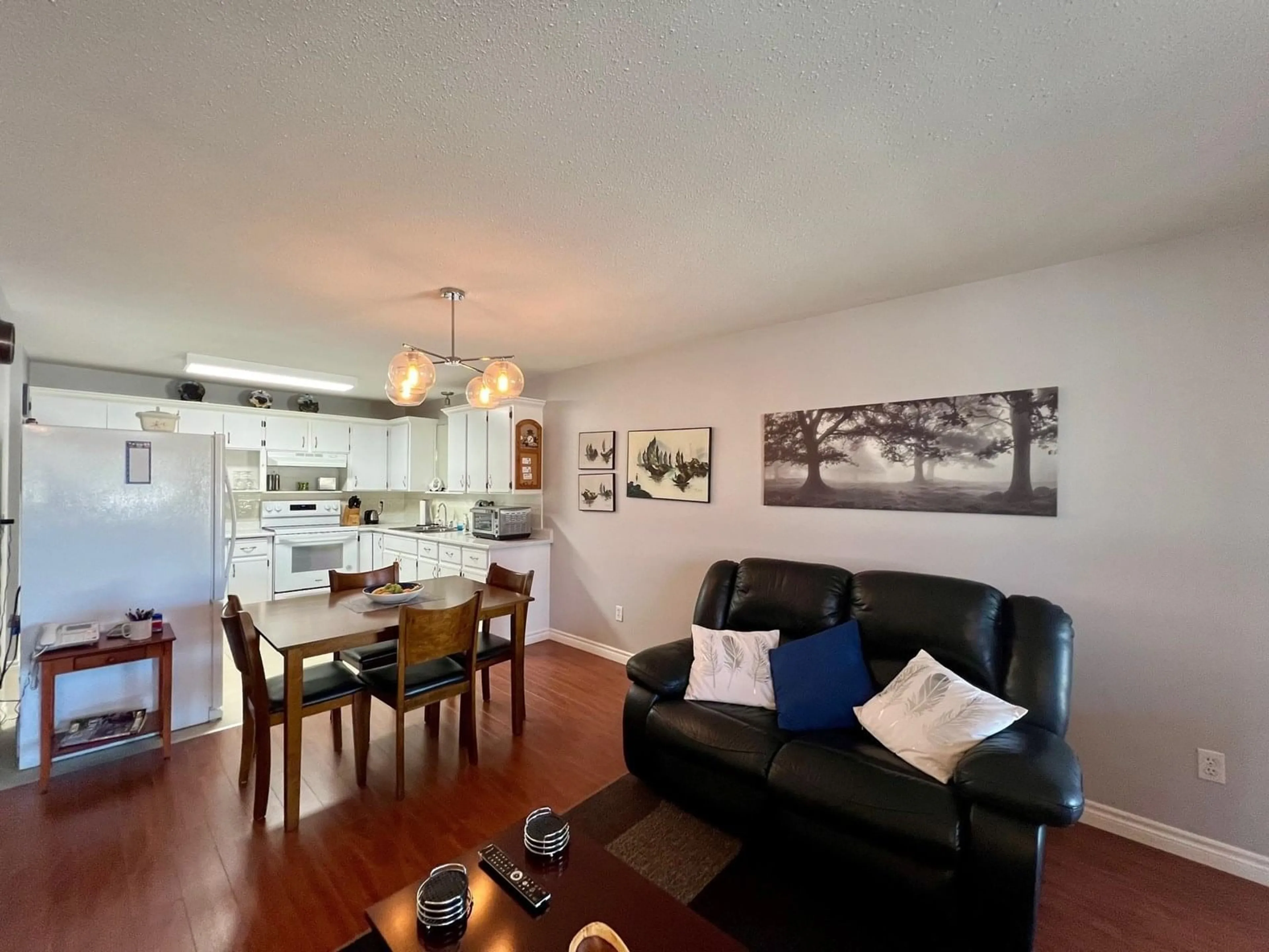Living room with furniture, wood/laminate floor for 207 - 45660 KNIGHT ROAD, Chilliwack British Columbia V2R2X4
