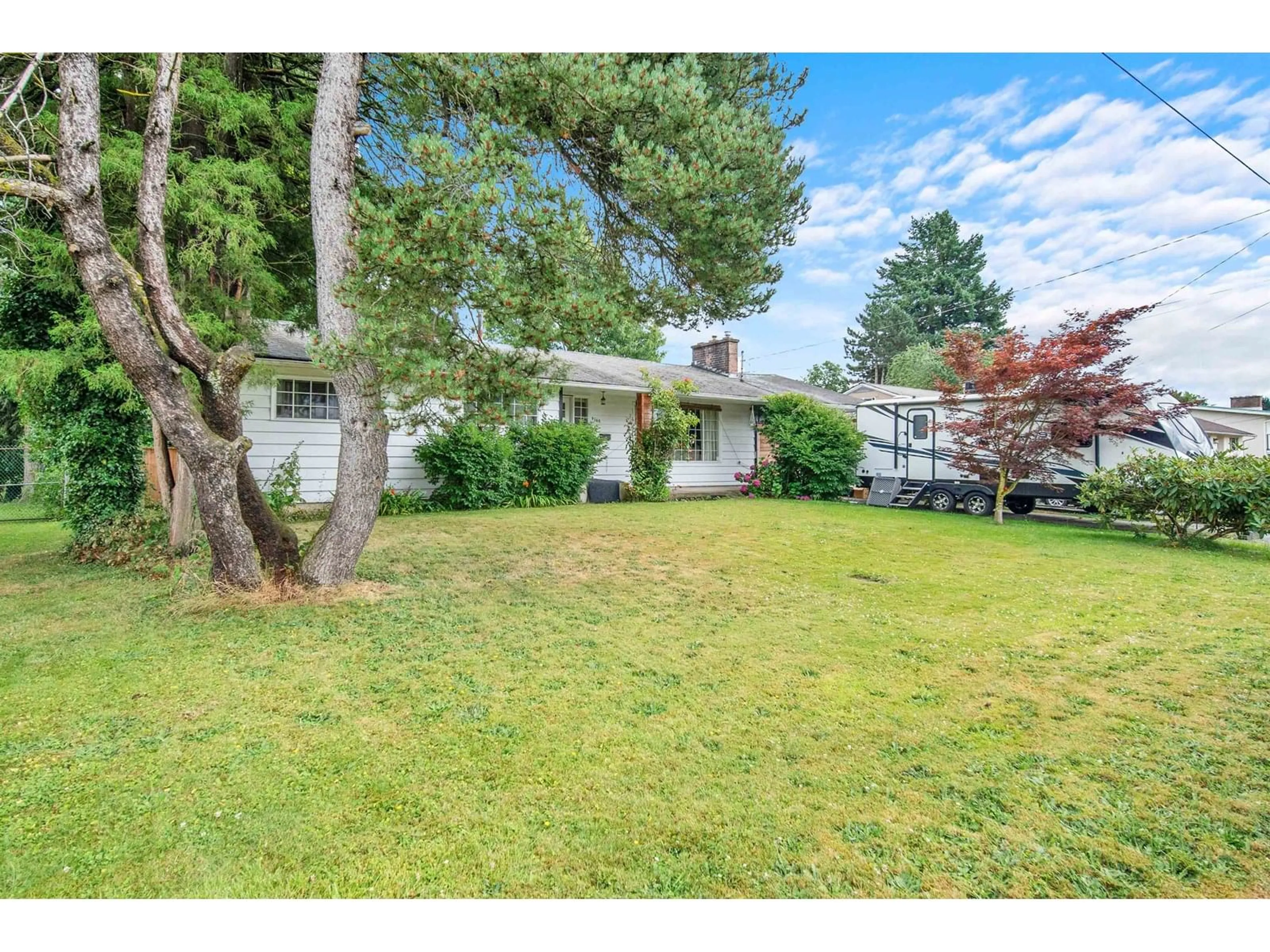 A pic from outside/outdoor area/front of a property/back of a property/a pic from drone, street for 9560 CARLETON STREET, Chilliwack British Columbia V2P6E3