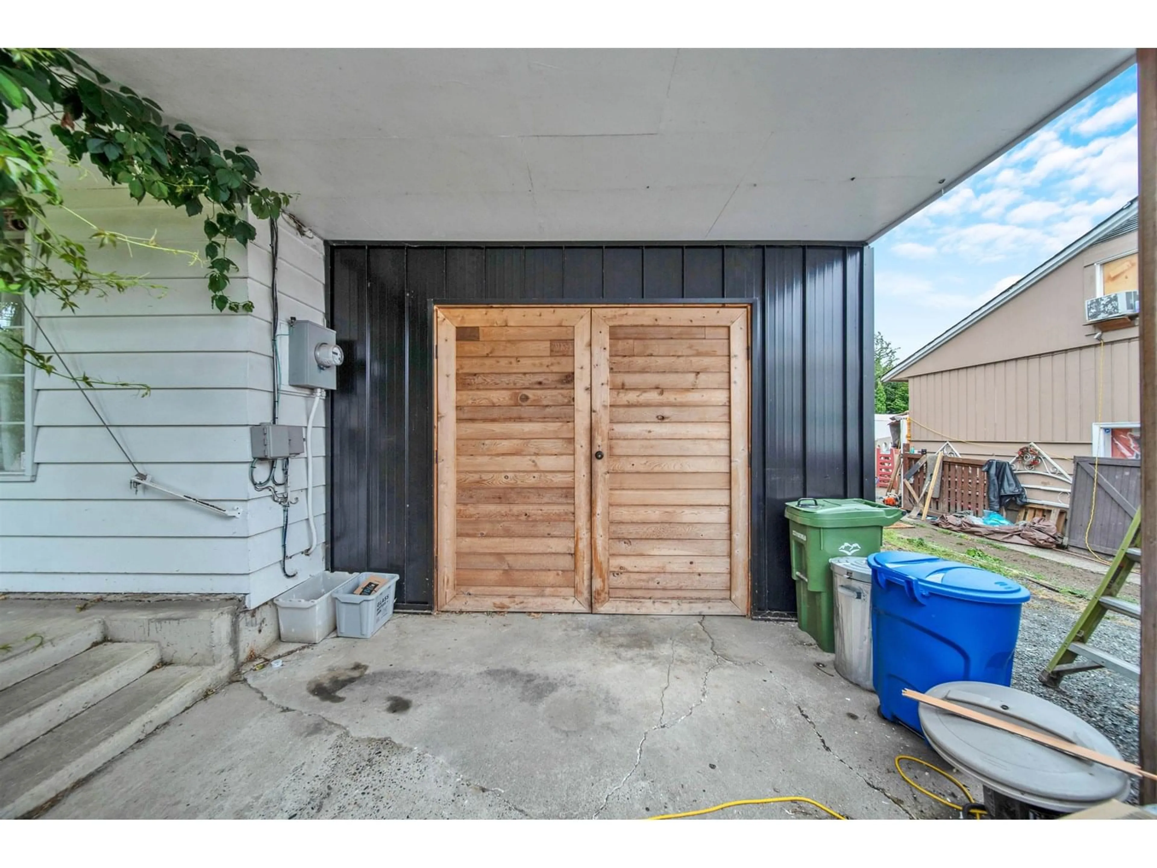 Indoor entryway for 9560 CARLETON STREET, Chilliwack British Columbia V2P6E3