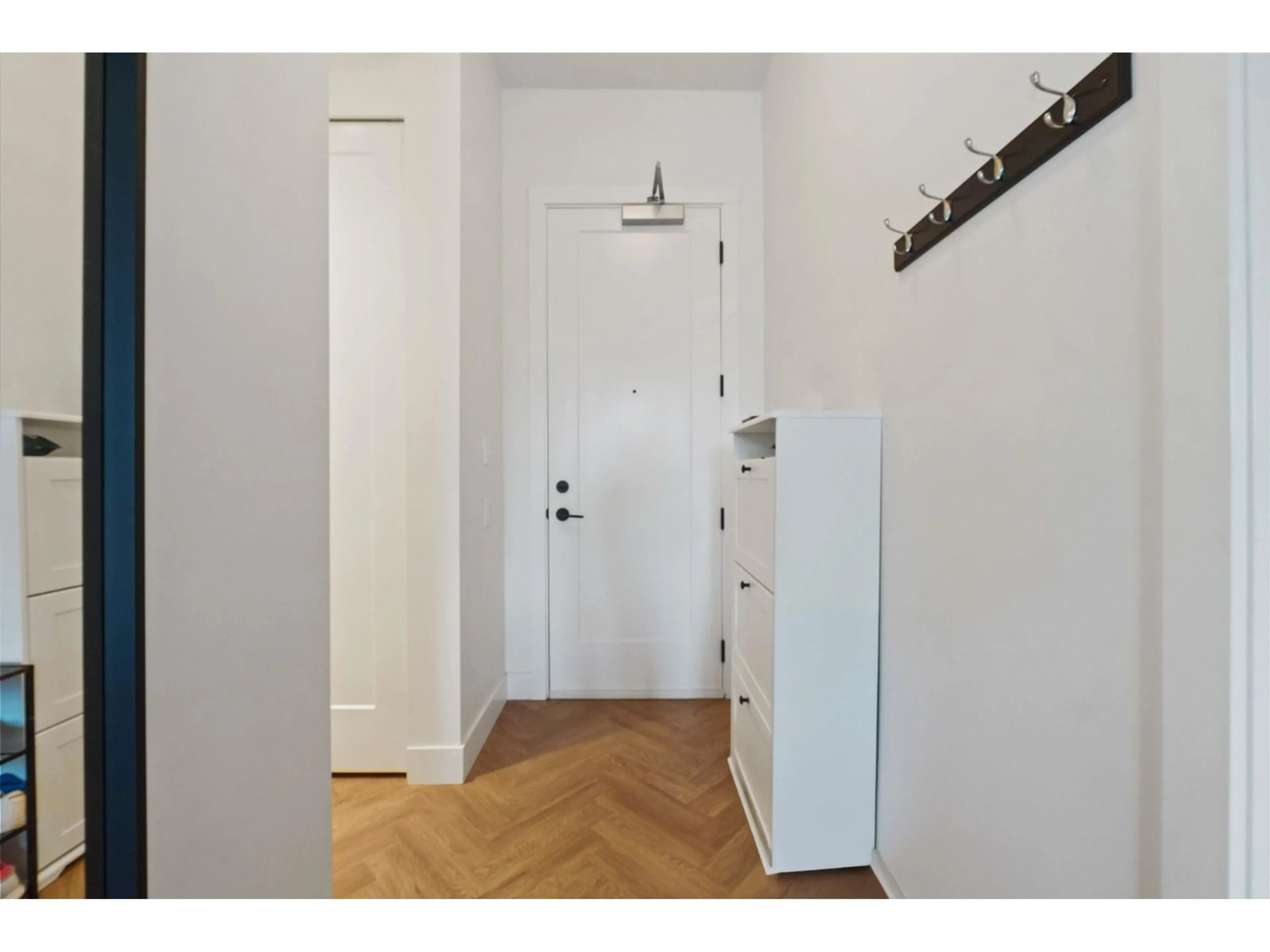 Indoor entryway for 414 - 10168 149, Surrey British Columbia V3R0E9