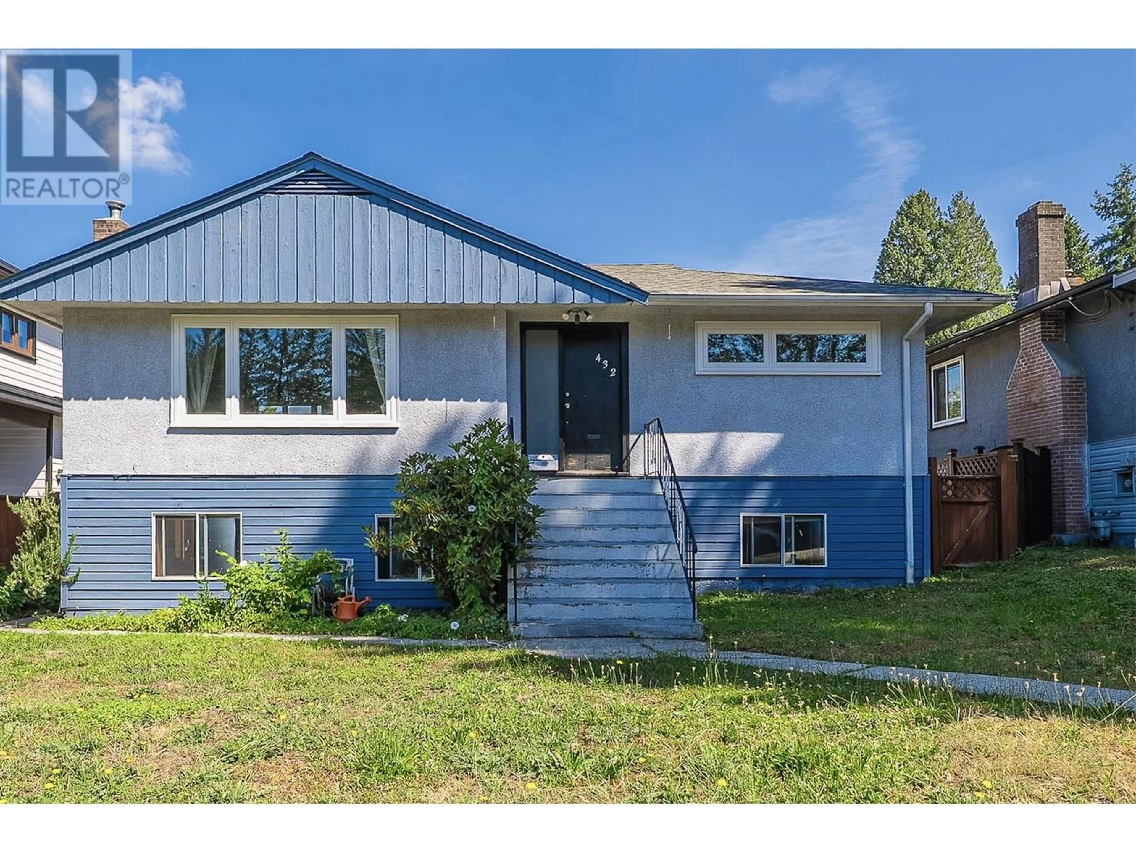 Home with vinyl exterior material, street for 432 25TH STREET, North Vancouver British Columbia V7N2G2