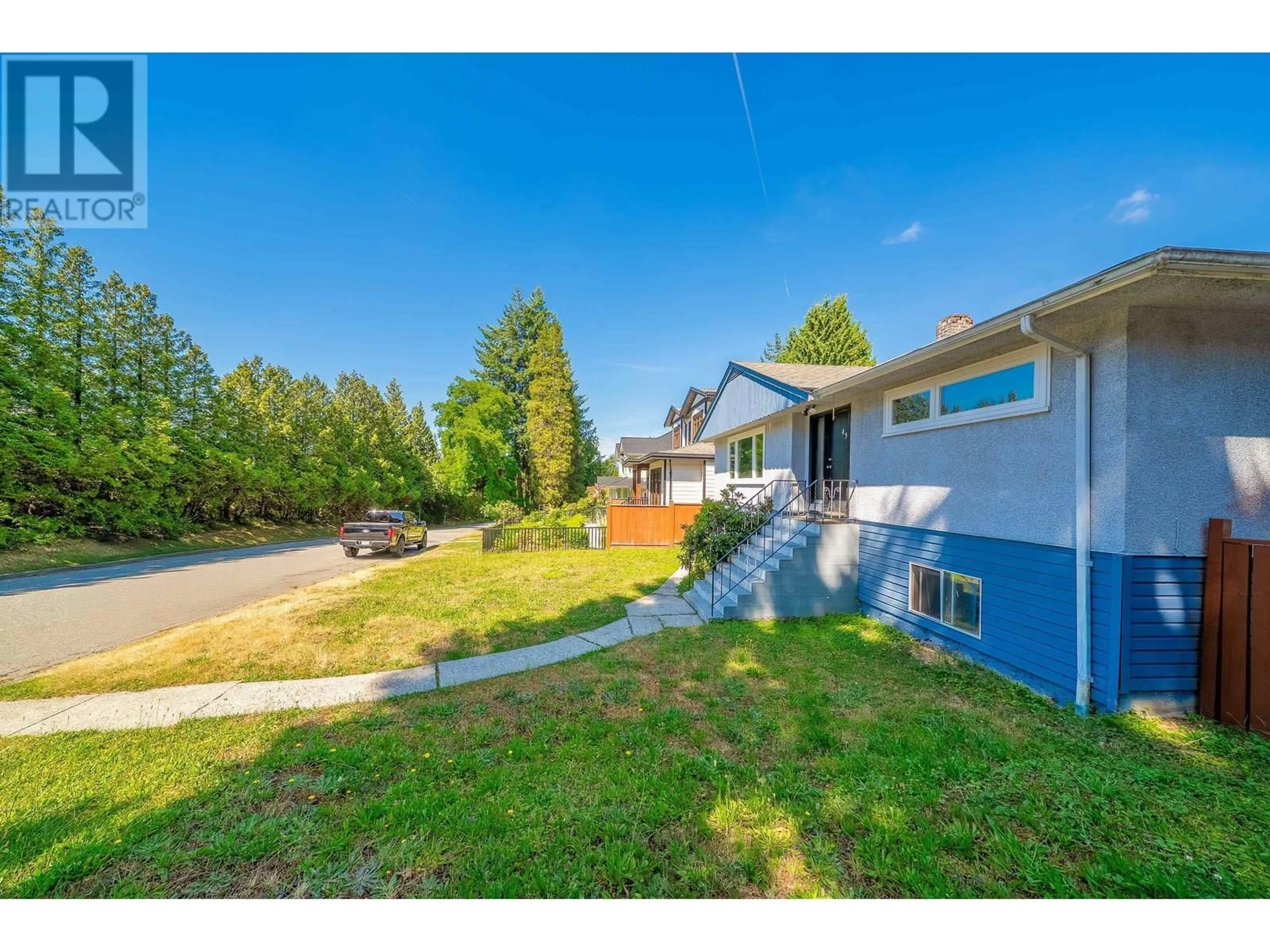A pic from outside/outdoor area/front of a property/back of a property/a pic from drone, unknown for 432 25TH STREET, North Vancouver British Columbia V7N2G2