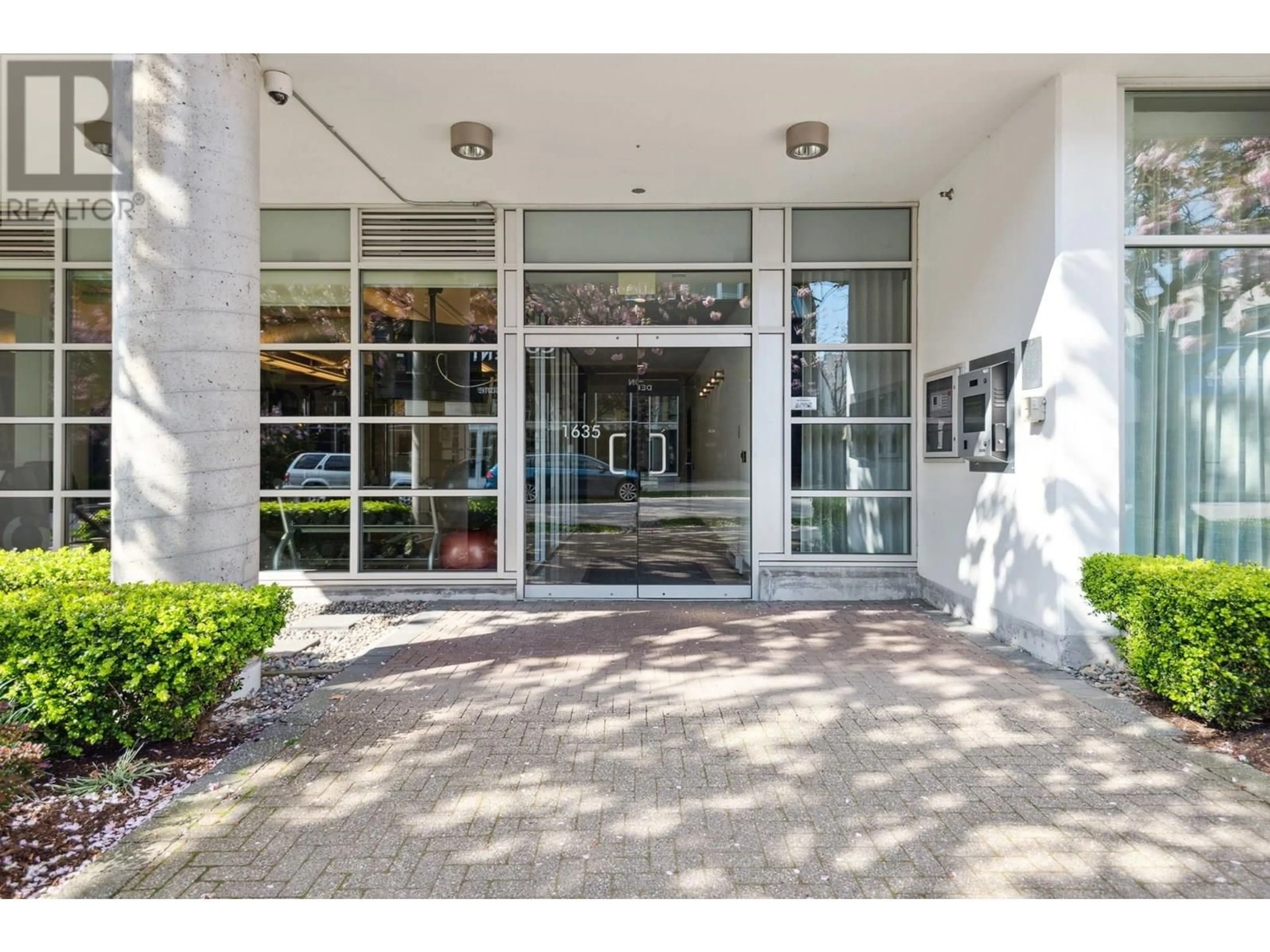 Indoor foyer for 416 - 1635 WEST 3RD AVENUE, Vancouver British Columbia V6J0B6