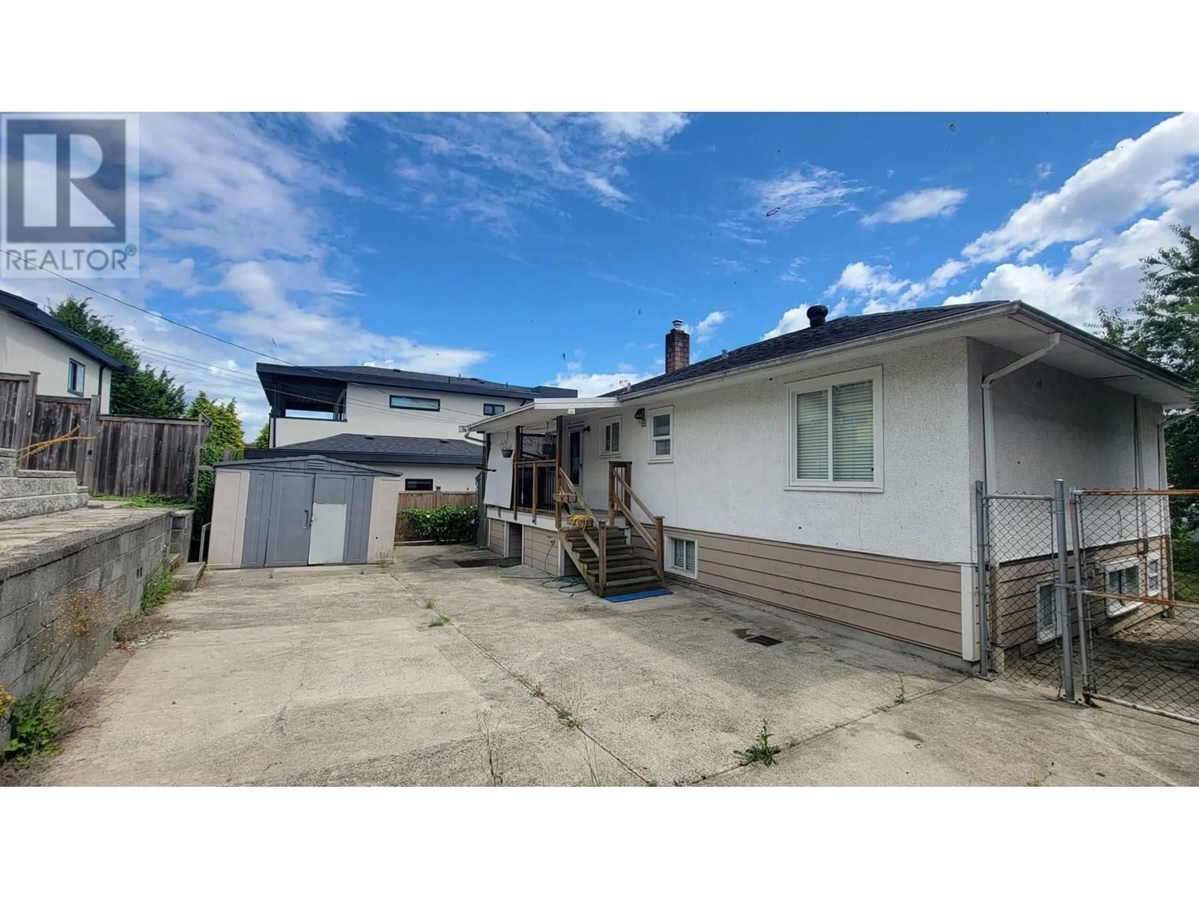 A pic from outside/outdoor area/front of a property/back of a property/a pic from drone, street for 4661 NAPIER STREET, Burnaby British Columbia V5C3H6