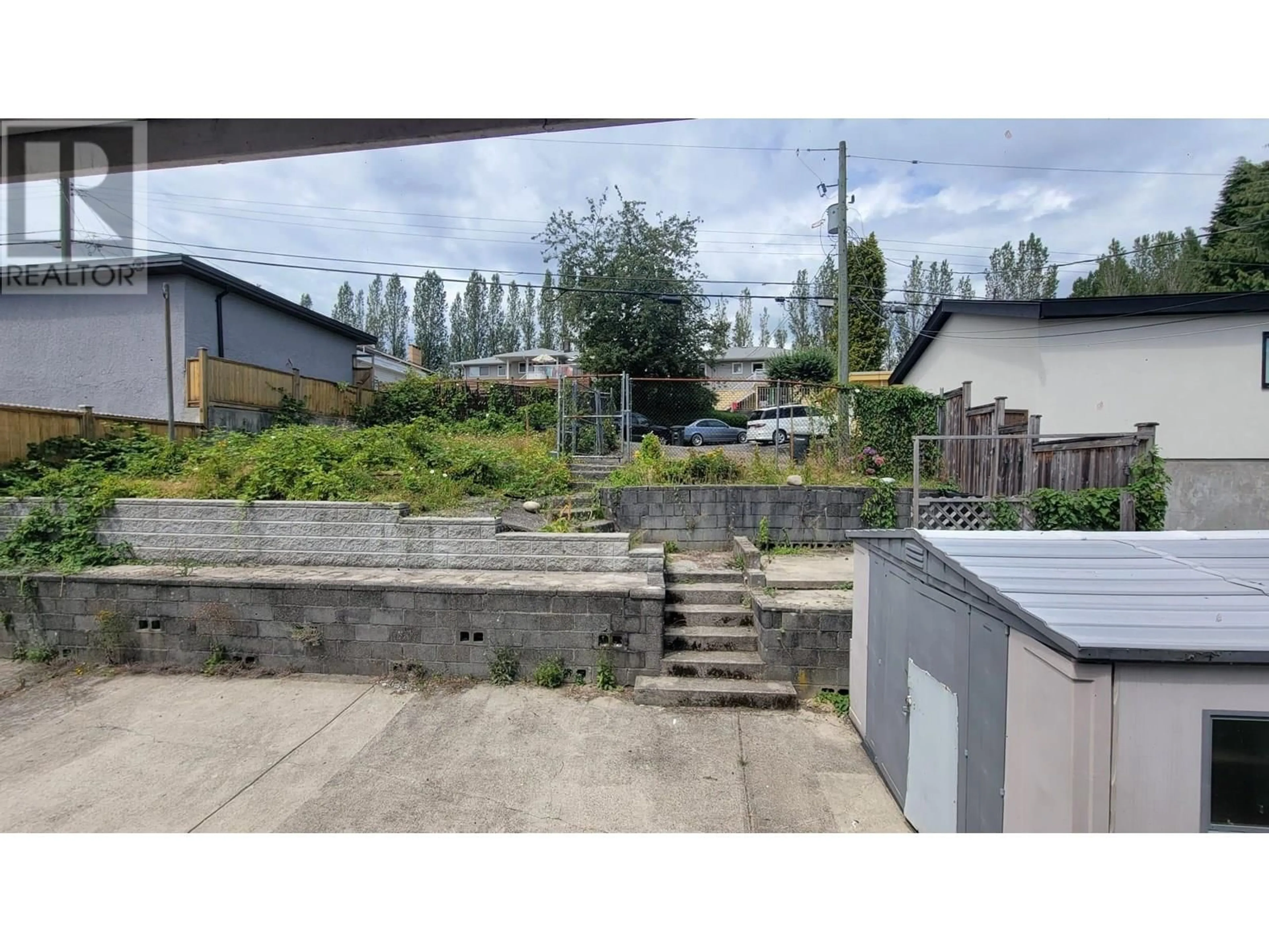 A pic from outside/outdoor area/front of a property/back of a property/a pic from drone, street for 4661 NAPIER STREET, Burnaby British Columbia V5C3H6