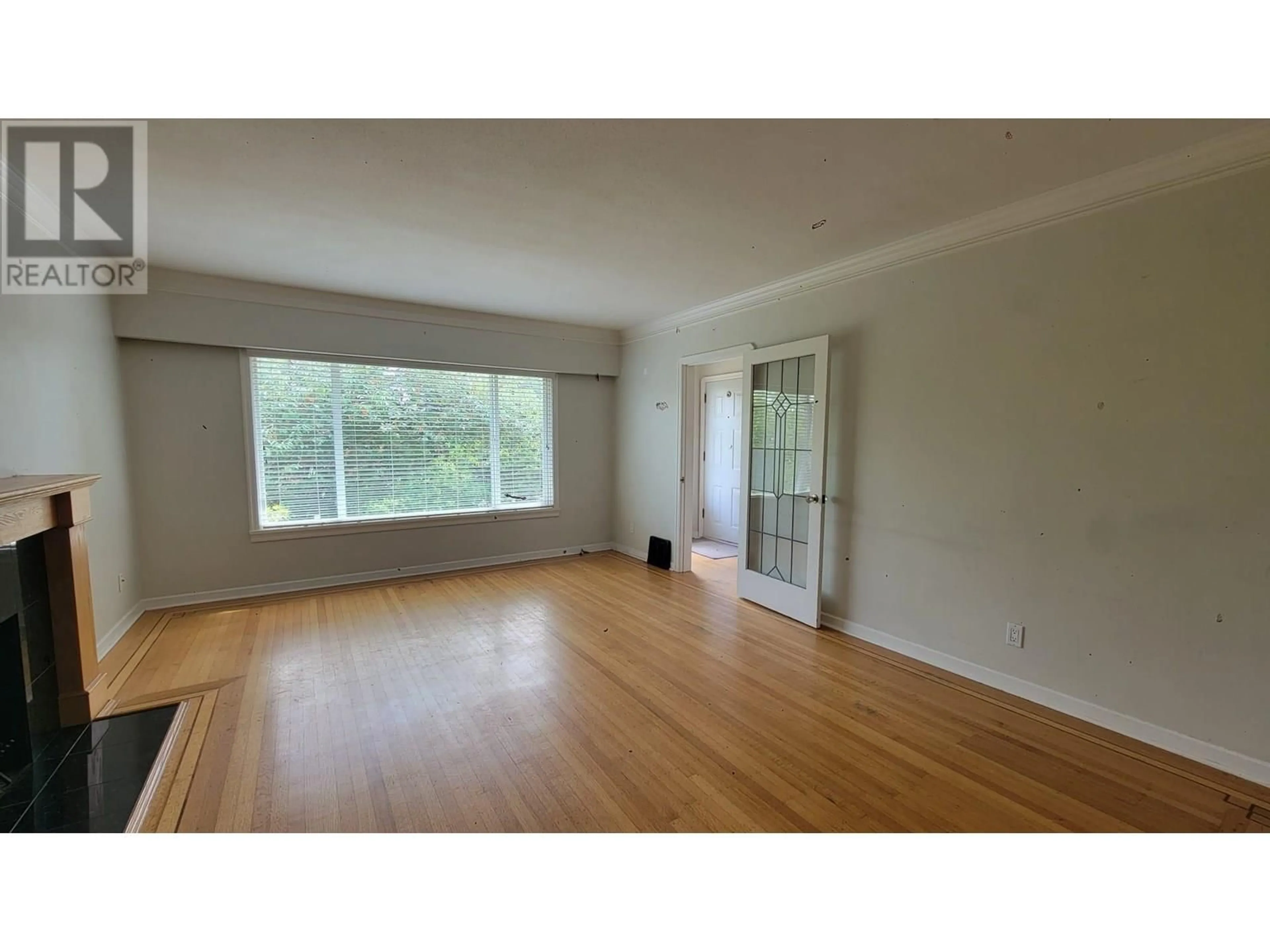 A pic of a room for 4661 NAPIER STREET, Burnaby British Columbia V5C3H6