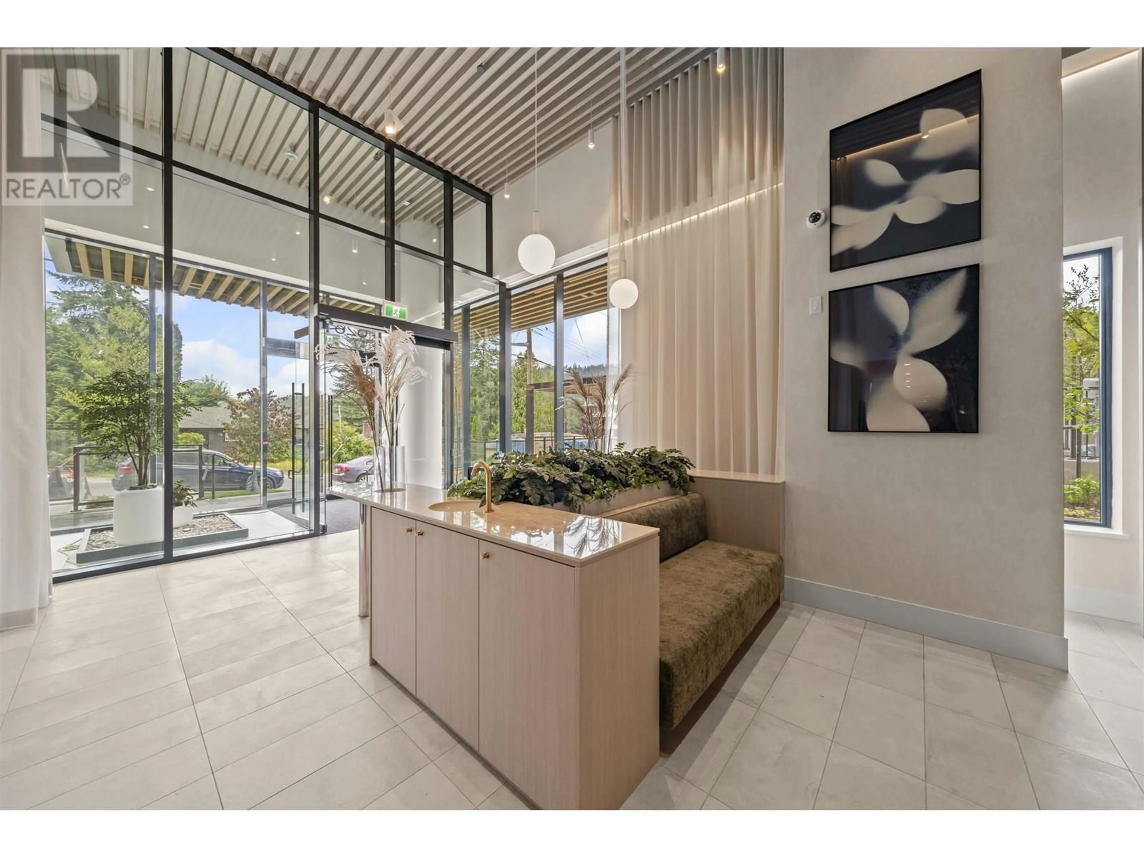 Indoor foyer for 906 - 626 CLAREMONT STREET, Coquitlam British Columbia V3J3T4