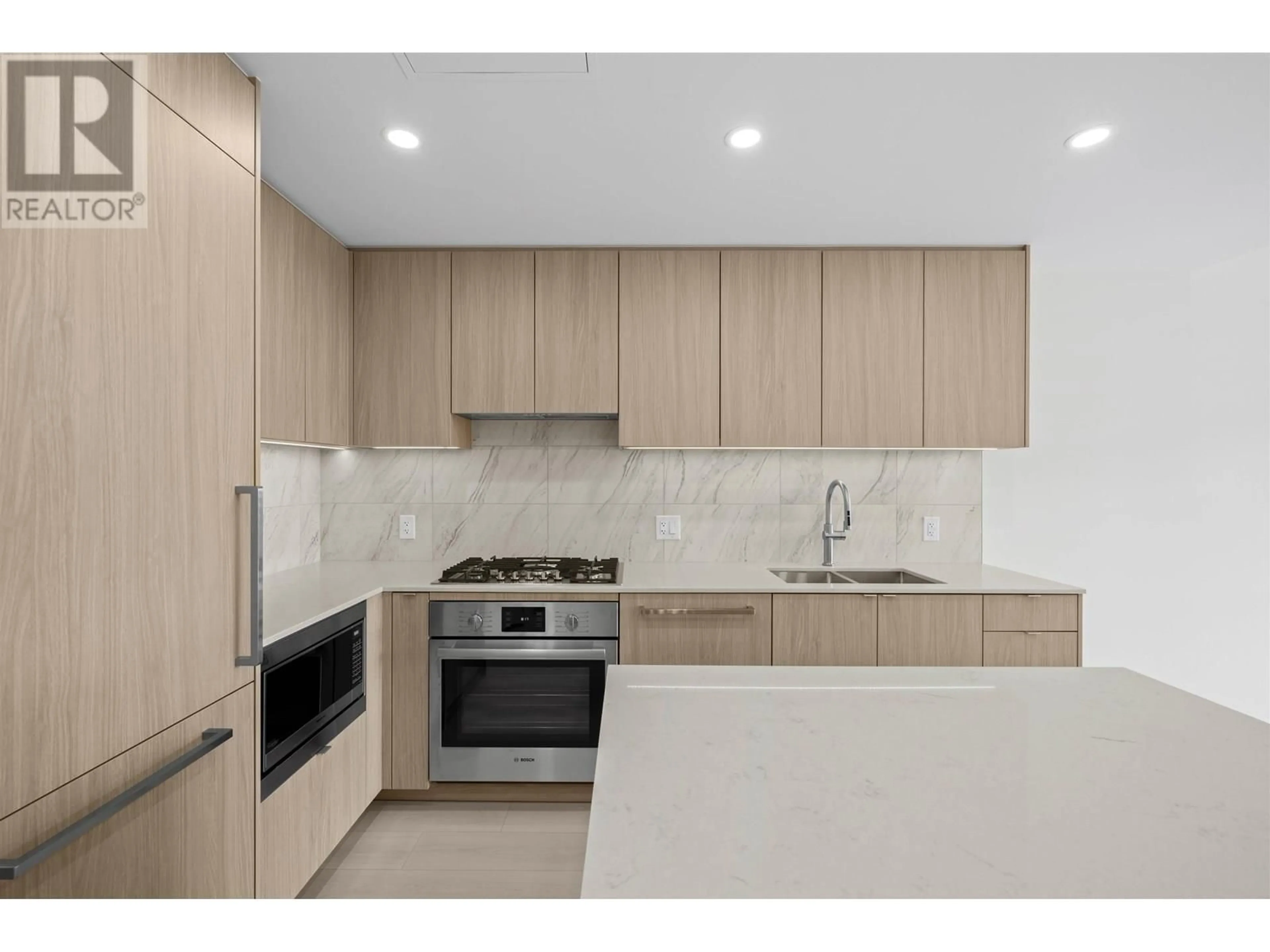 Standard kitchen, unknown for 906 - 626 CLAREMONT STREET, Coquitlam British Columbia V3J3T4