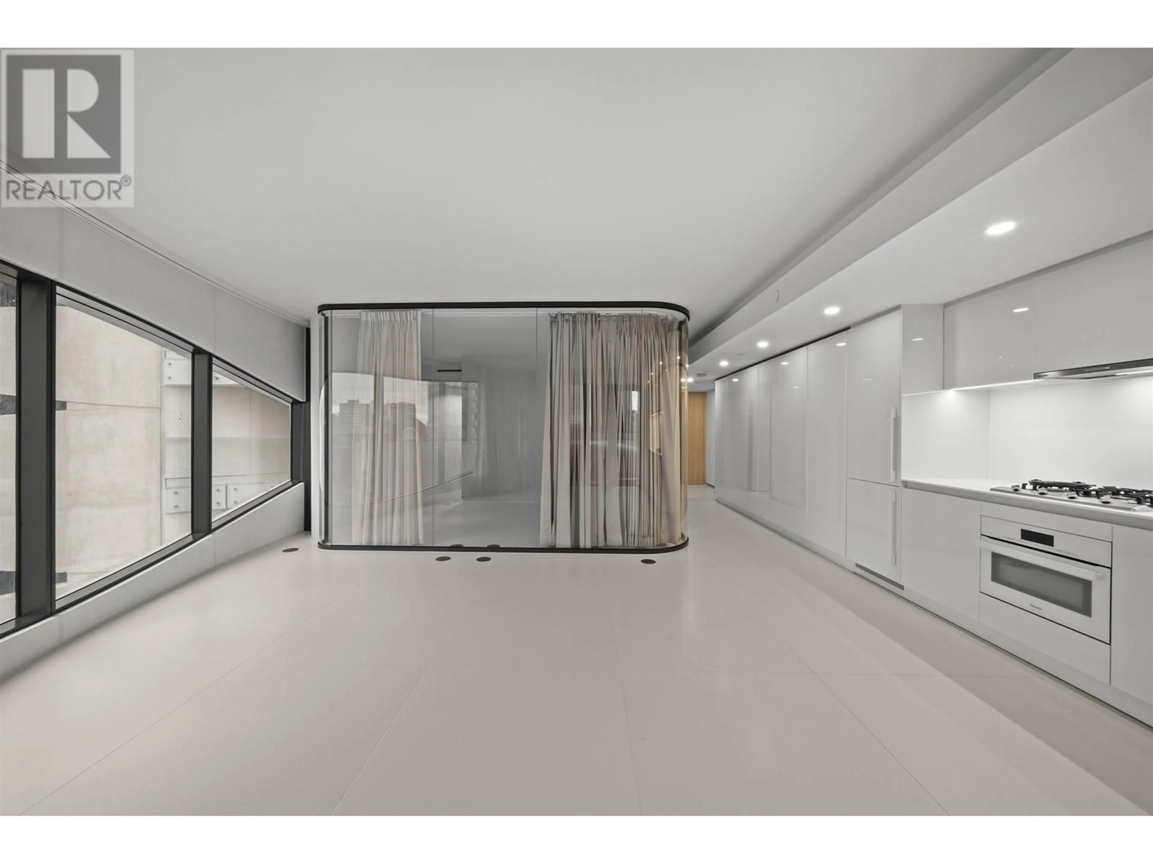 Indoor foyer for 702 - 1033 NELSON STREET, Vancouver British Columbia V6E0E5