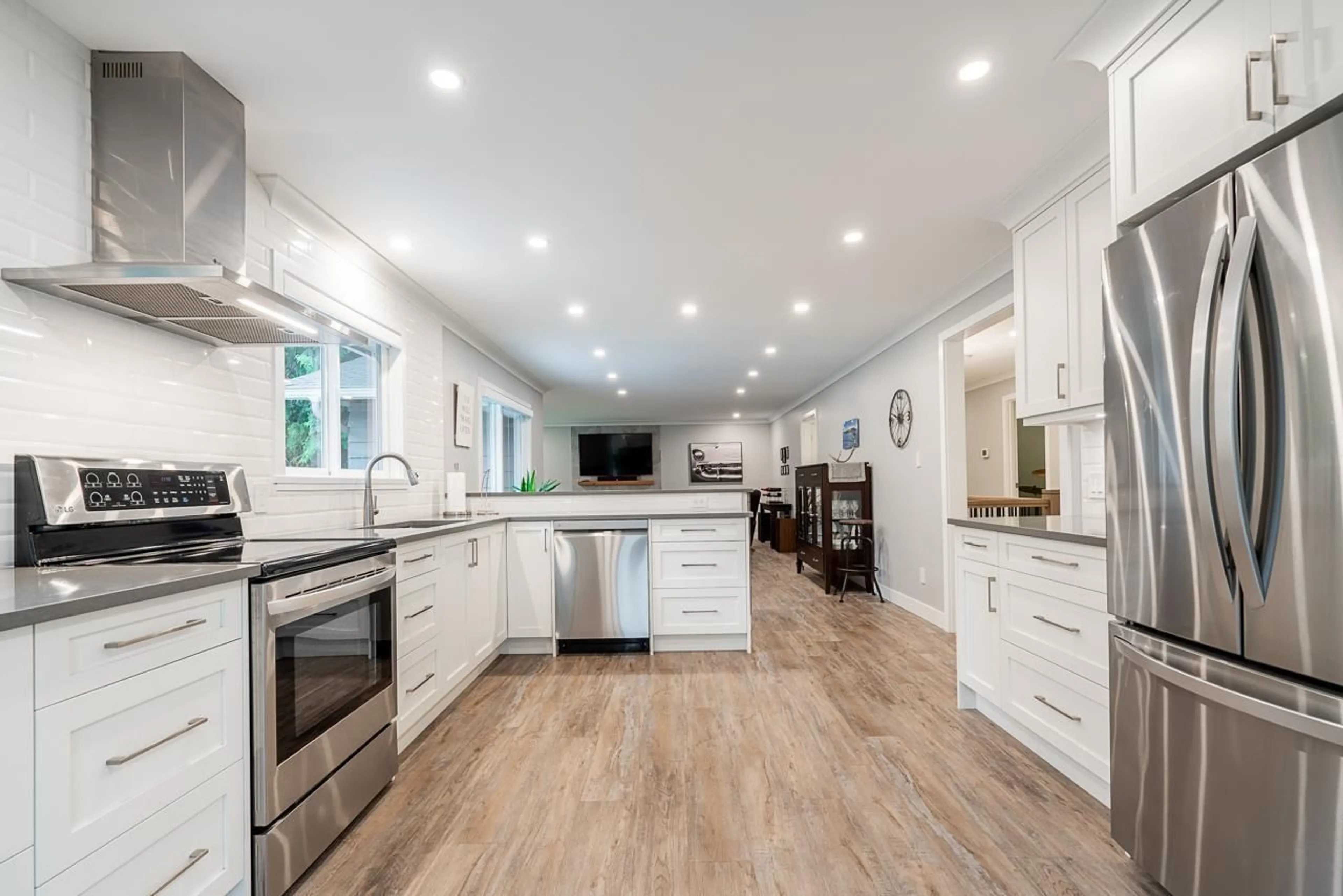 Open concept kitchen, unknown for 9005 COLLINGS, Delta British Columbia V4C7E8
