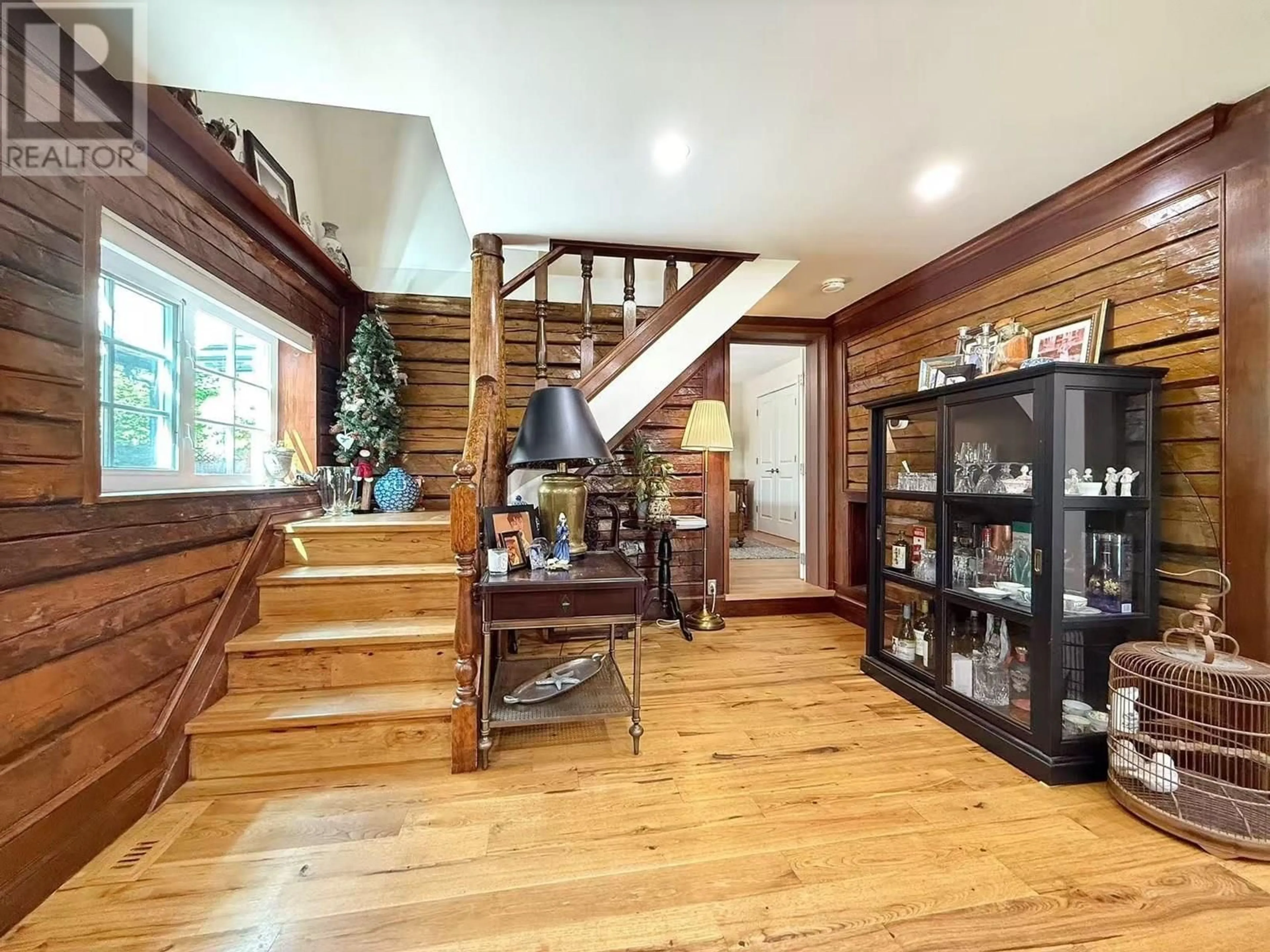 Indoor foyer for 12239 SKILLEN STREET, Maple Ridge British Columbia V2X4X4