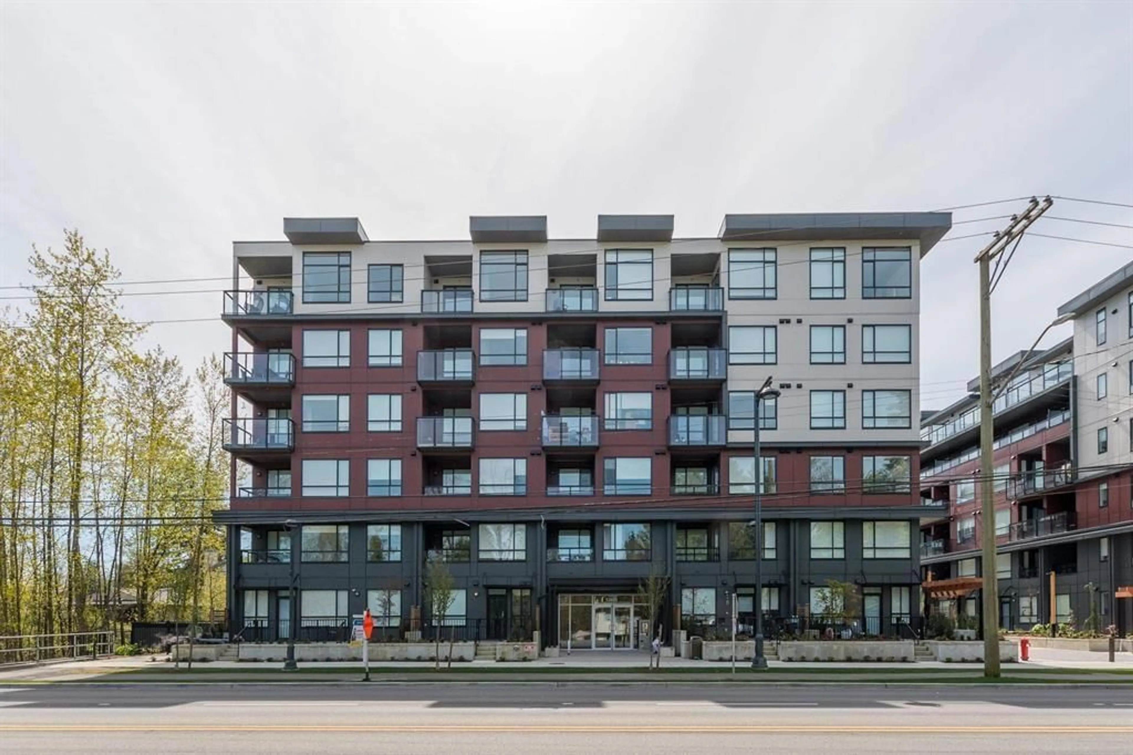 Patio, building for E113 - 13858 108, Surrey British Columbia V3T0T9