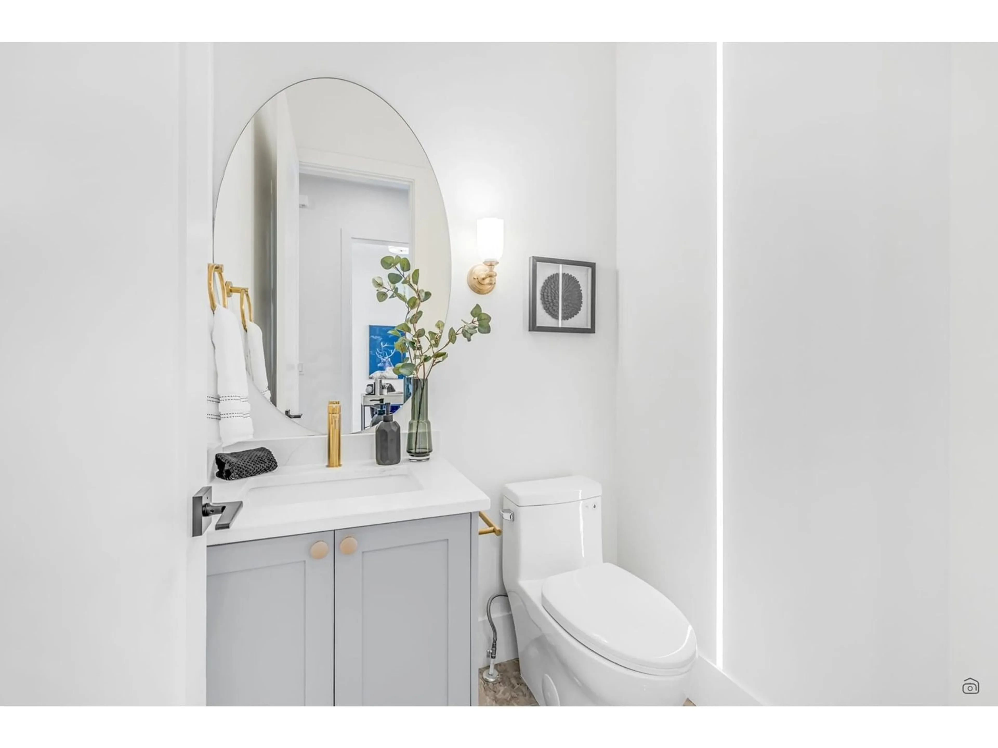 Standard bathroom, unknown for 7622 196, Langley British Columbia V2Y3V2