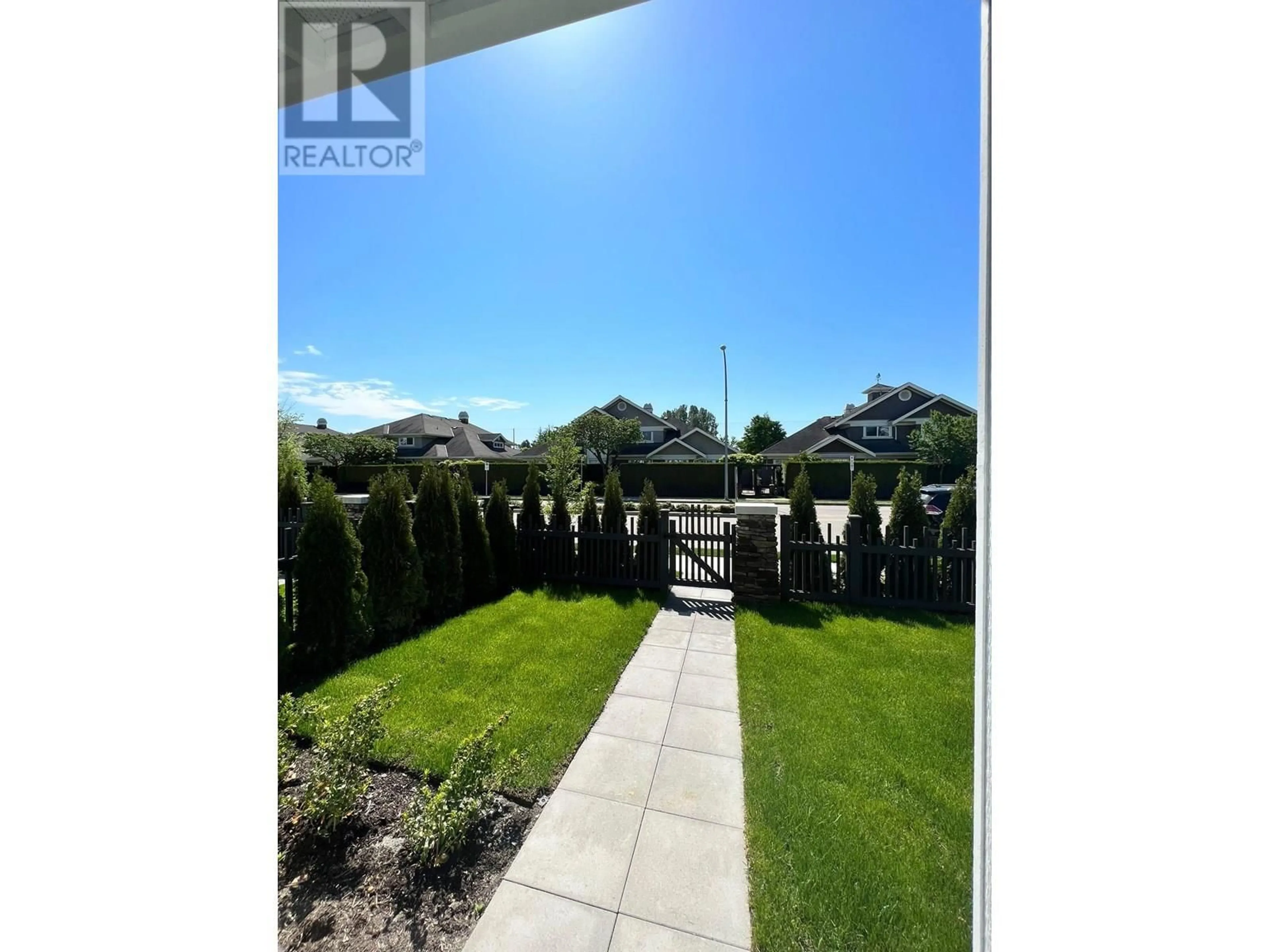 Patio, water/lake/river/ocean view for 122 - 5311 ADMIRAL WAY, Delta British Columbia V4K0E2