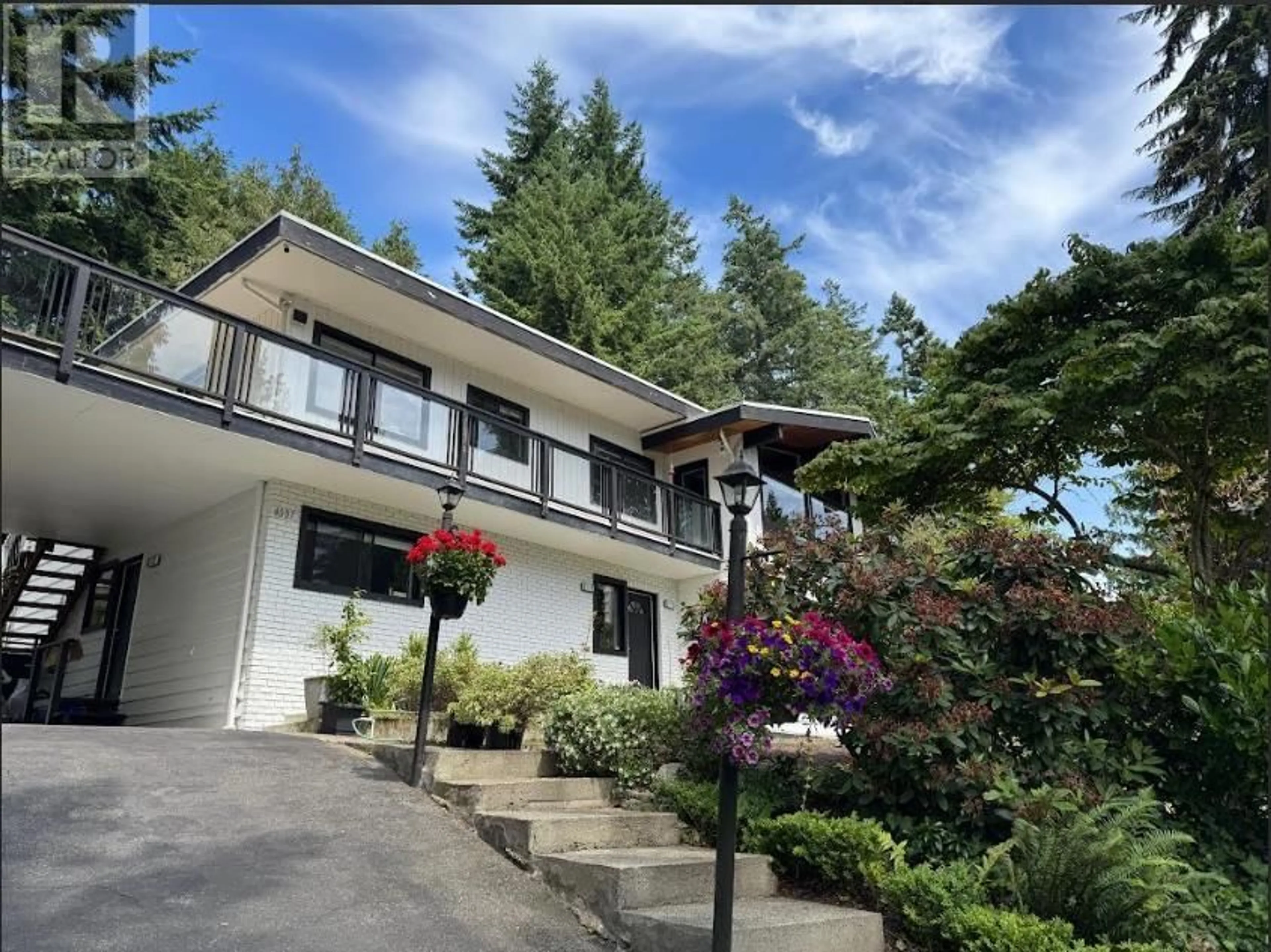 A pic from outside/outdoor area/front of a property/back of a property/a pic from drone, unknown for 4007 BAYRIDGE AVENUE, West Vancouver British Columbia V7V3J7
