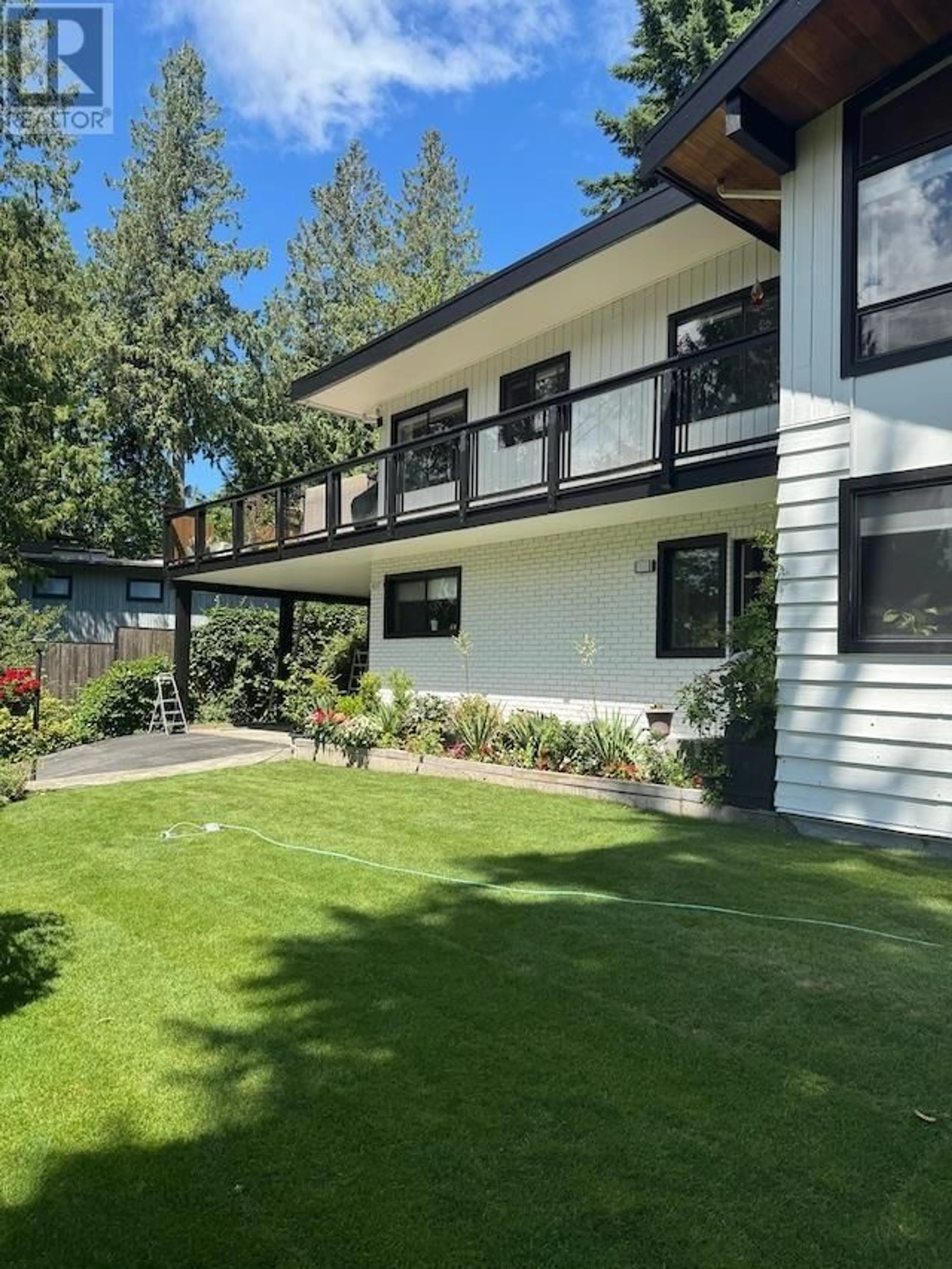 Home with vinyl exterior material, street for 4007 BAYRIDGE AVENUE, West Vancouver British Columbia V7V3J7