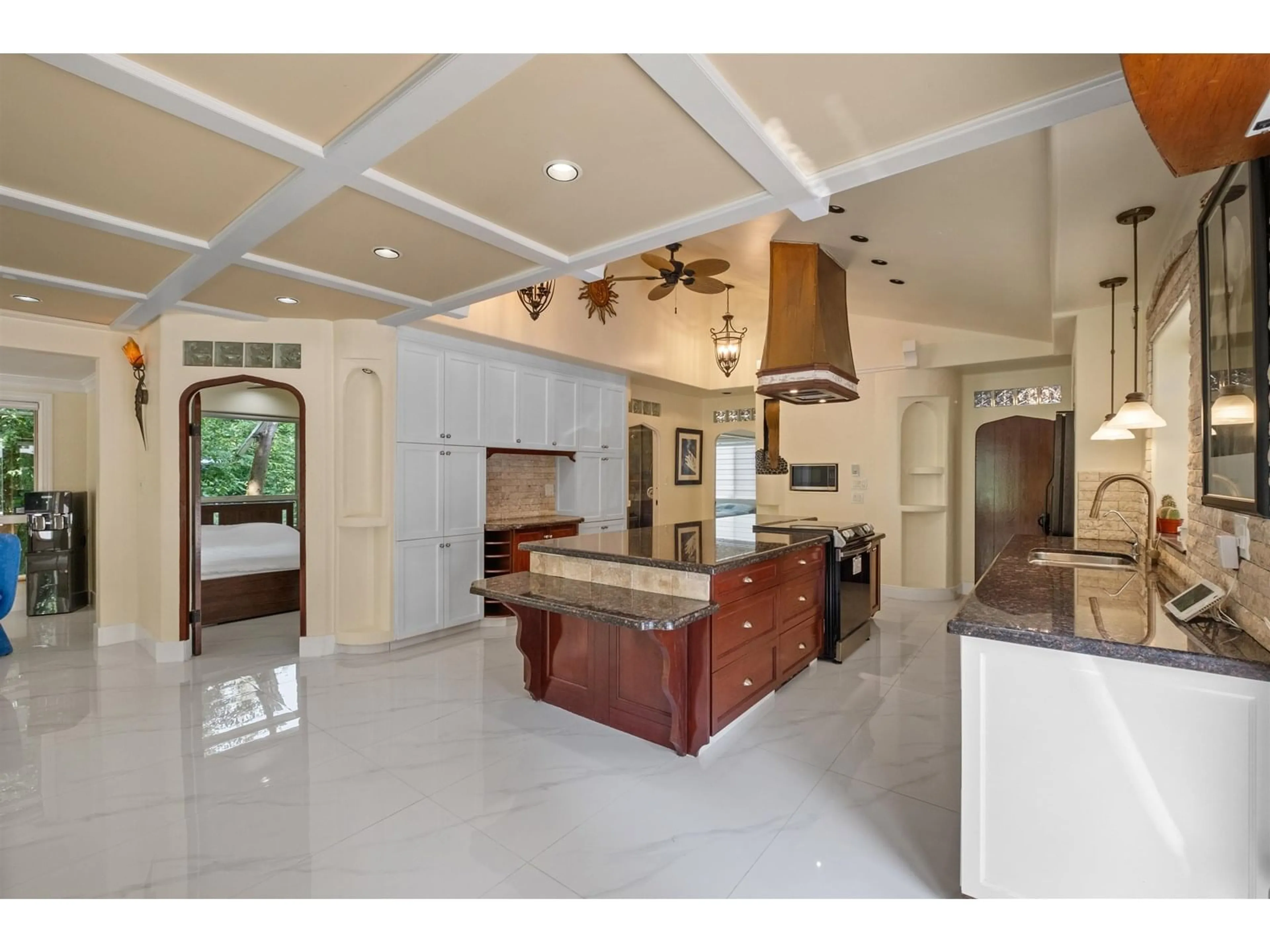 Open concept kitchen, ceramic/tile floor for 25267 60, Langley British Columbia V4W1G9