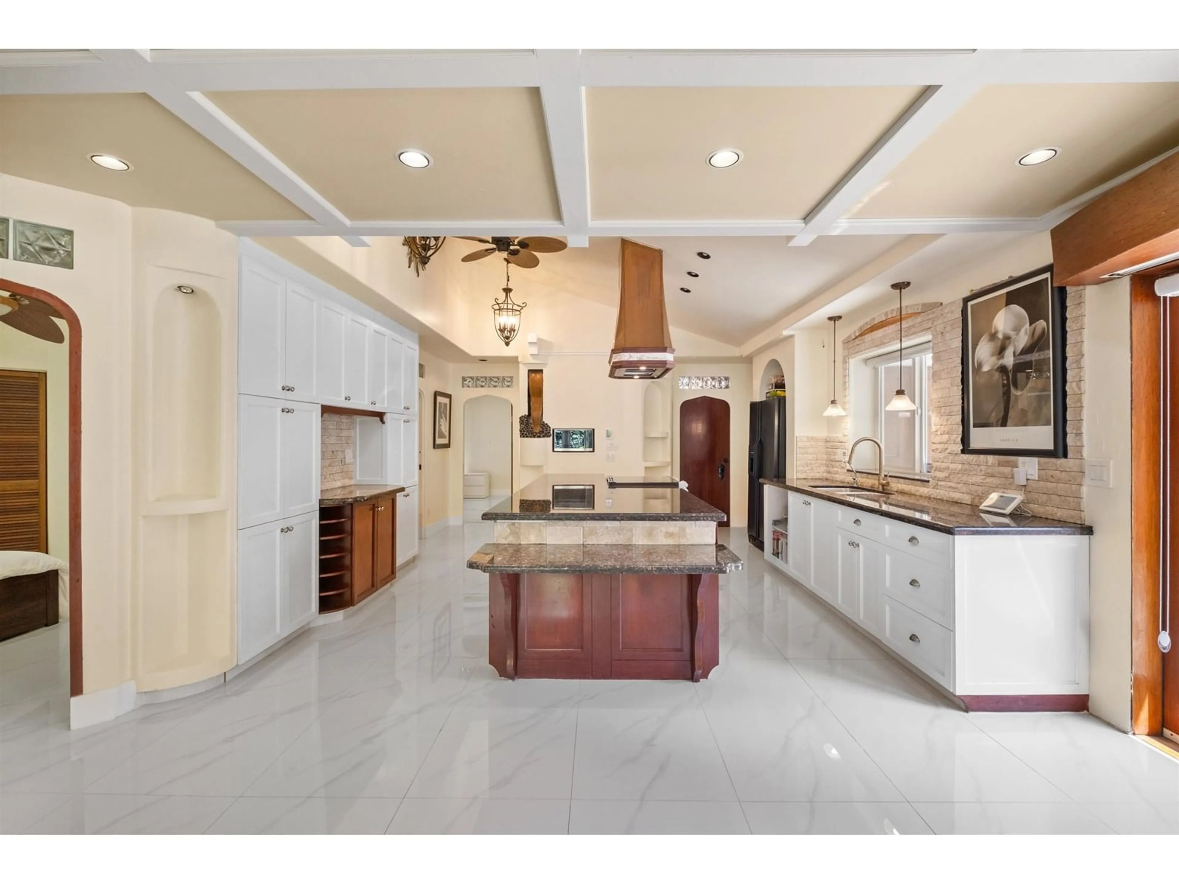 Open concept kitchen, ceramic/tile floor for 25267 60, Langley British Columbia V4W1G9