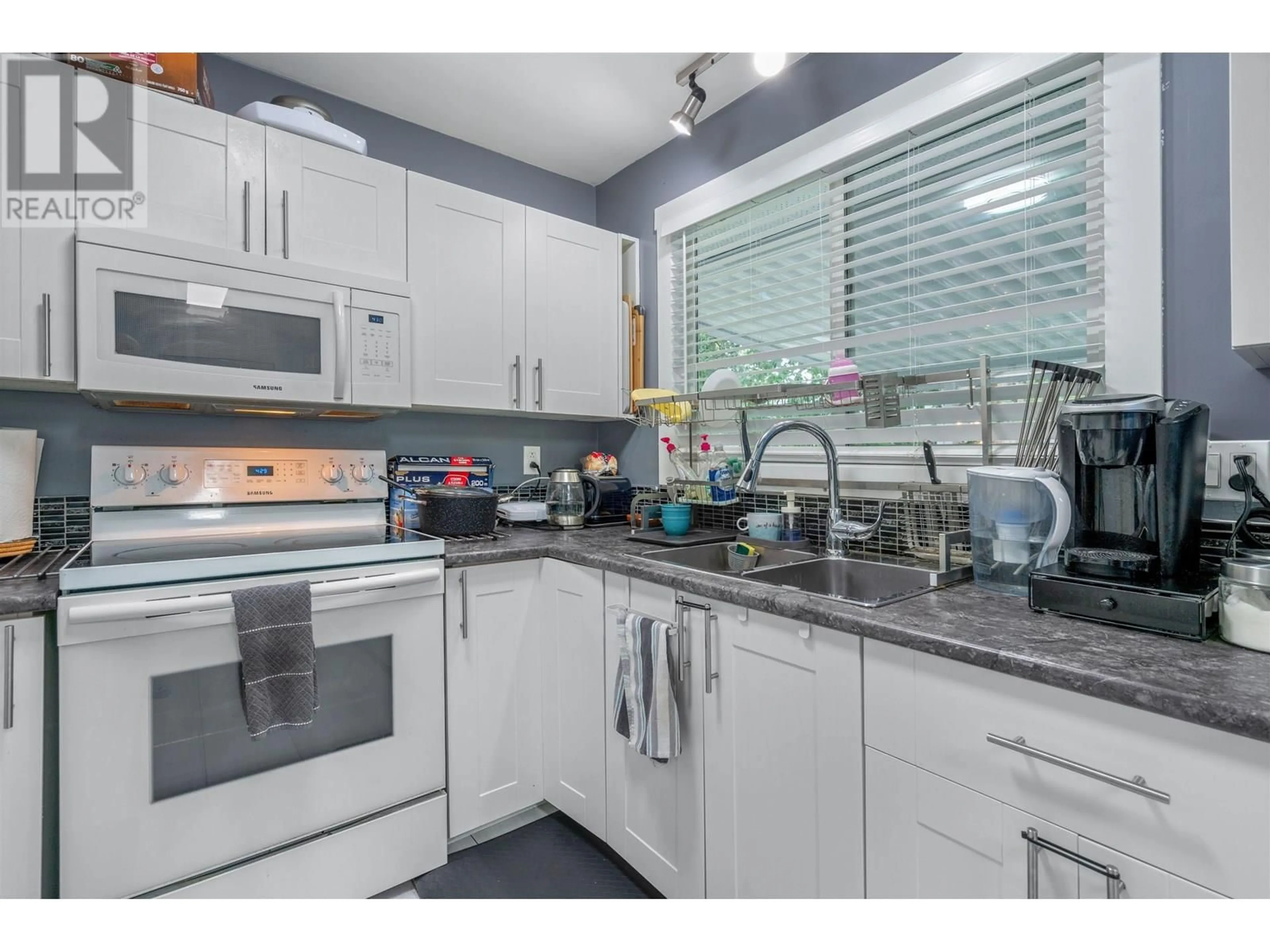 Standard kitchen, unknown for 6831 FAIRMONT CRESCENT, Prince George British Columbia V2N2P6