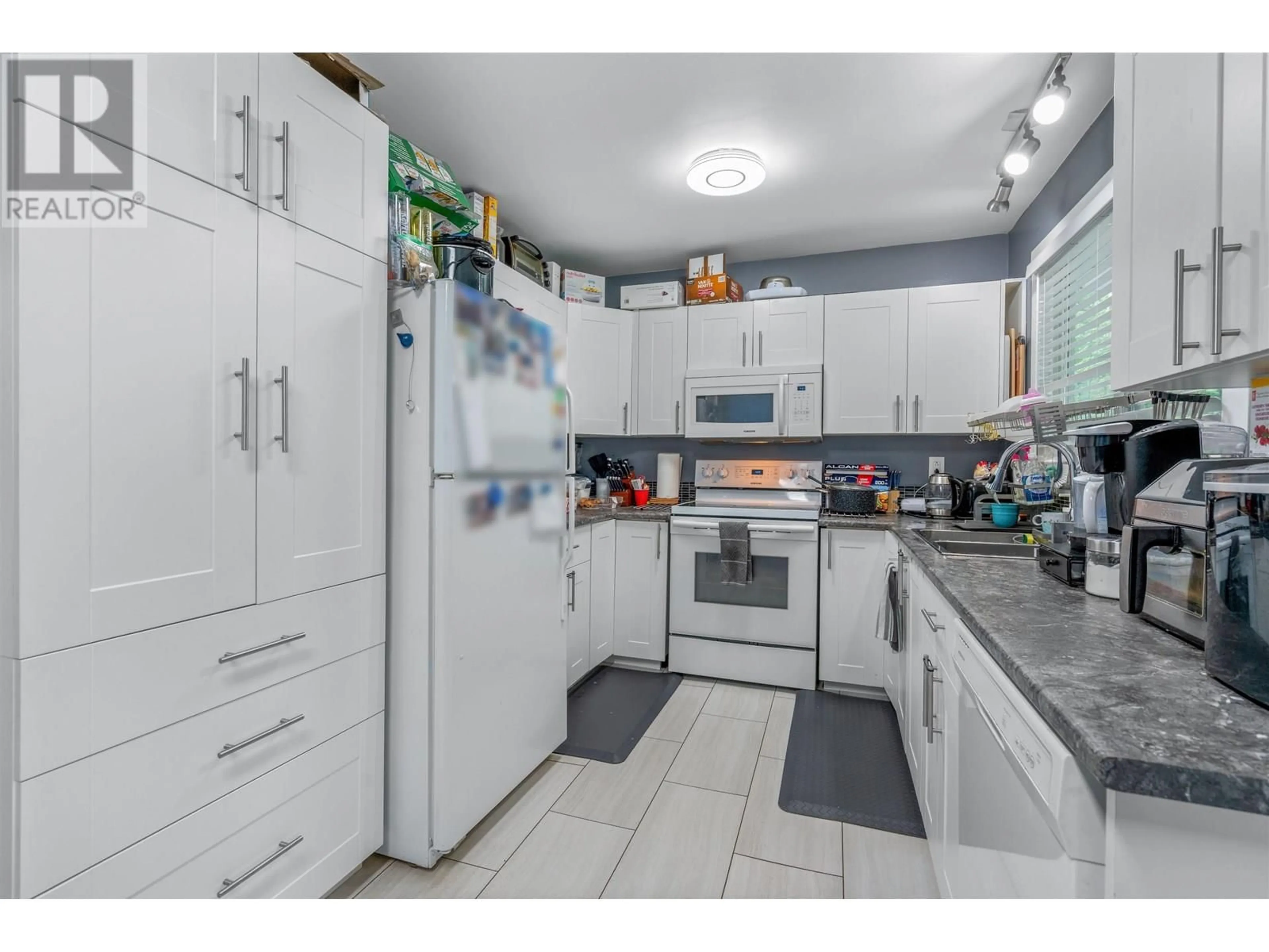 Standard kitchen, unknown for 6831 FAIRMONT CRESCENT, Prince George British Columbia V2N2P6