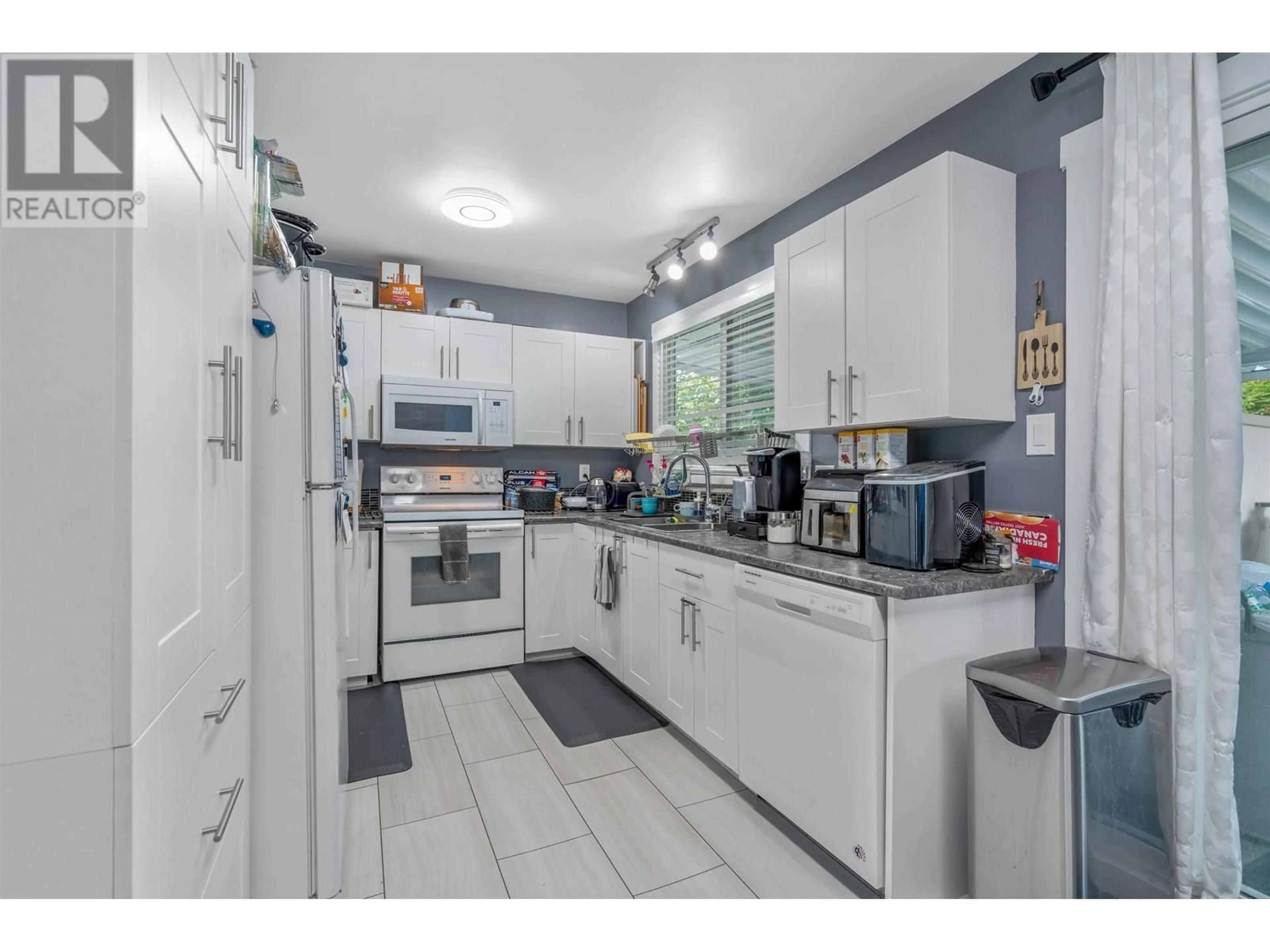 Standard kitchen, unknown for 6831 FAIRMONT CRESCENT, Prince George British Columbia V2N2P6