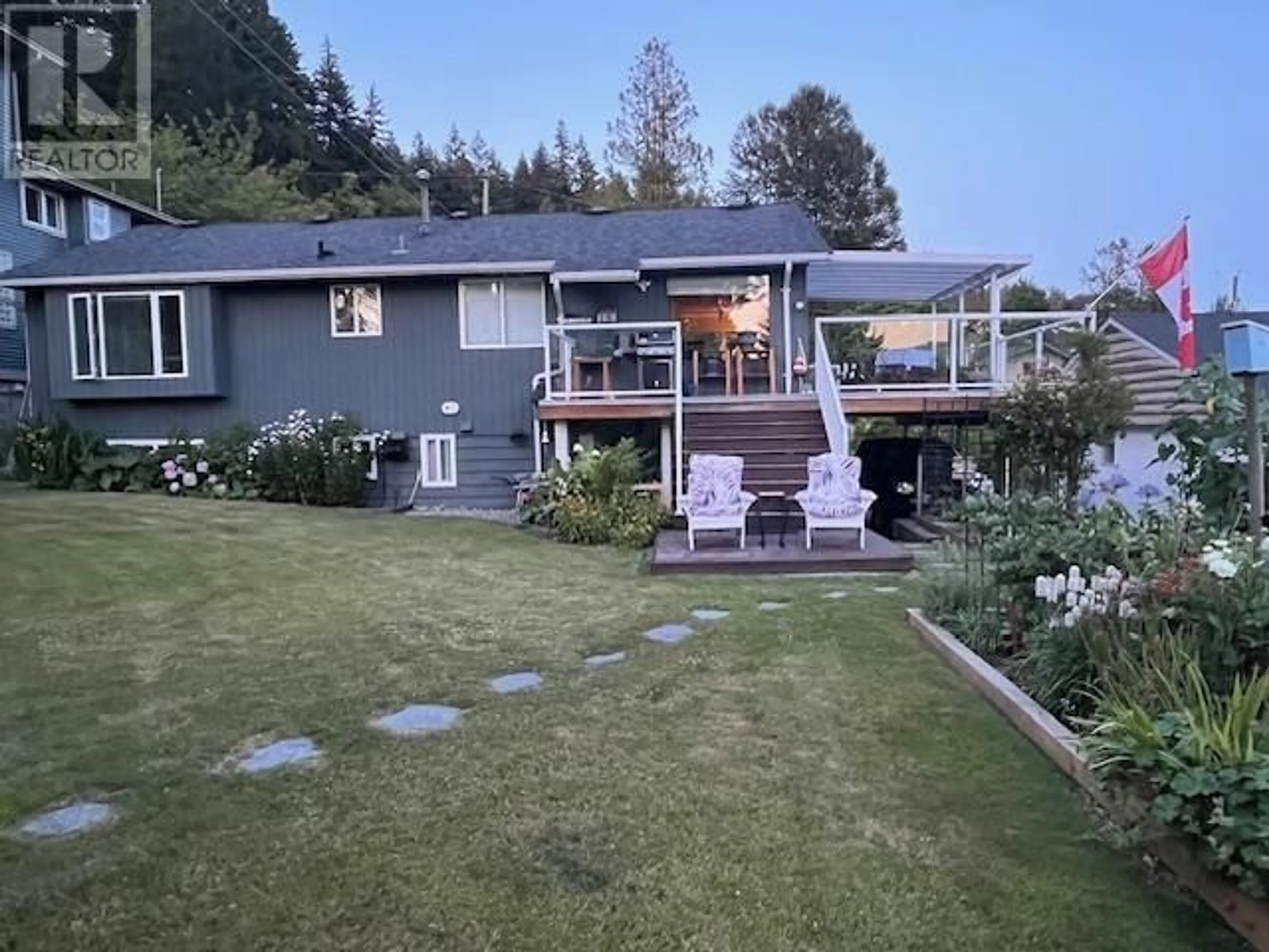 A pic from outside/outdoor area/front of a property/back of a property/a pic from drone, mountain view for 124 JACOBS ROAD, Port Moody British Columbia V3H2Z9