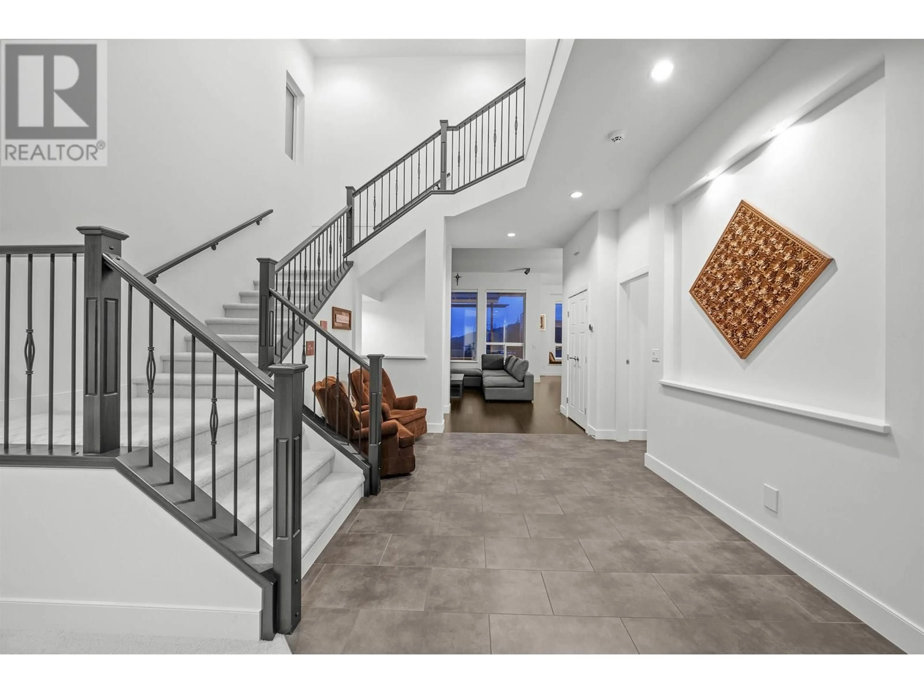 Indoor foyer for 1510 DAYTON STREET, Coquitlam British Columbia V3E0J6