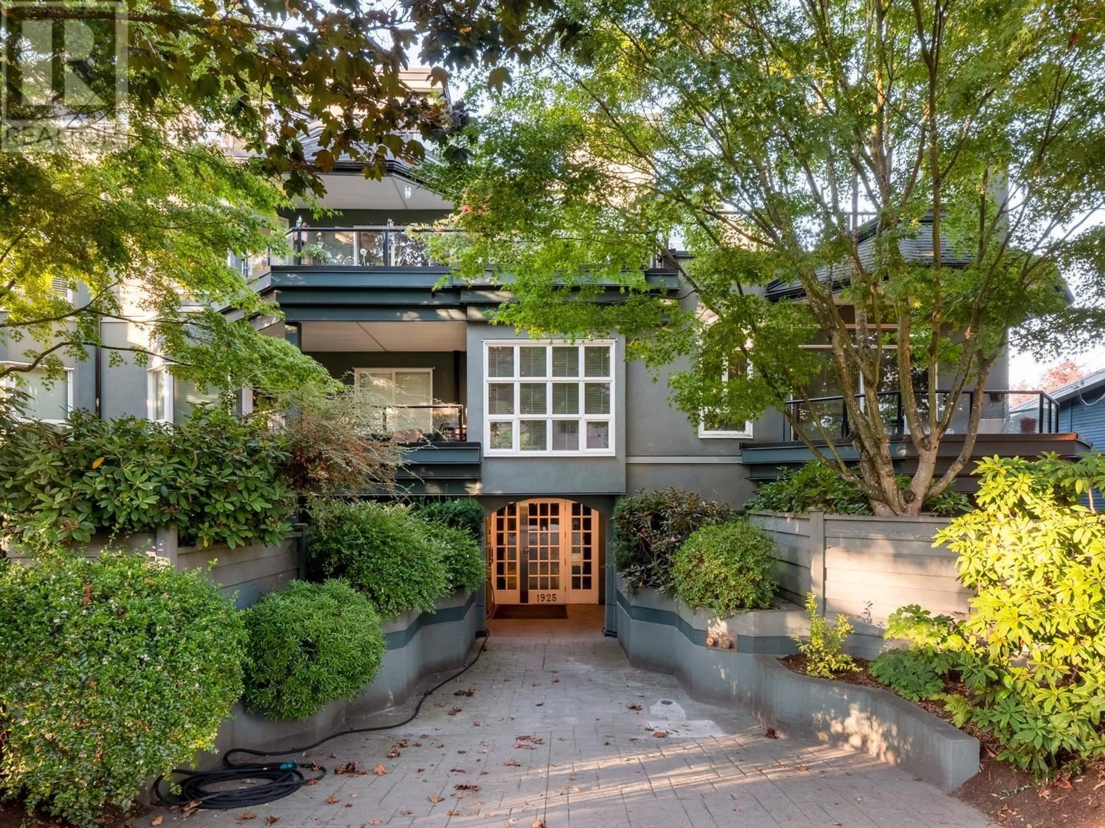 Home with brick exterior material, street for 209 - 1925 2ND AVENUE, Vancouver British Columbia V6J1J2