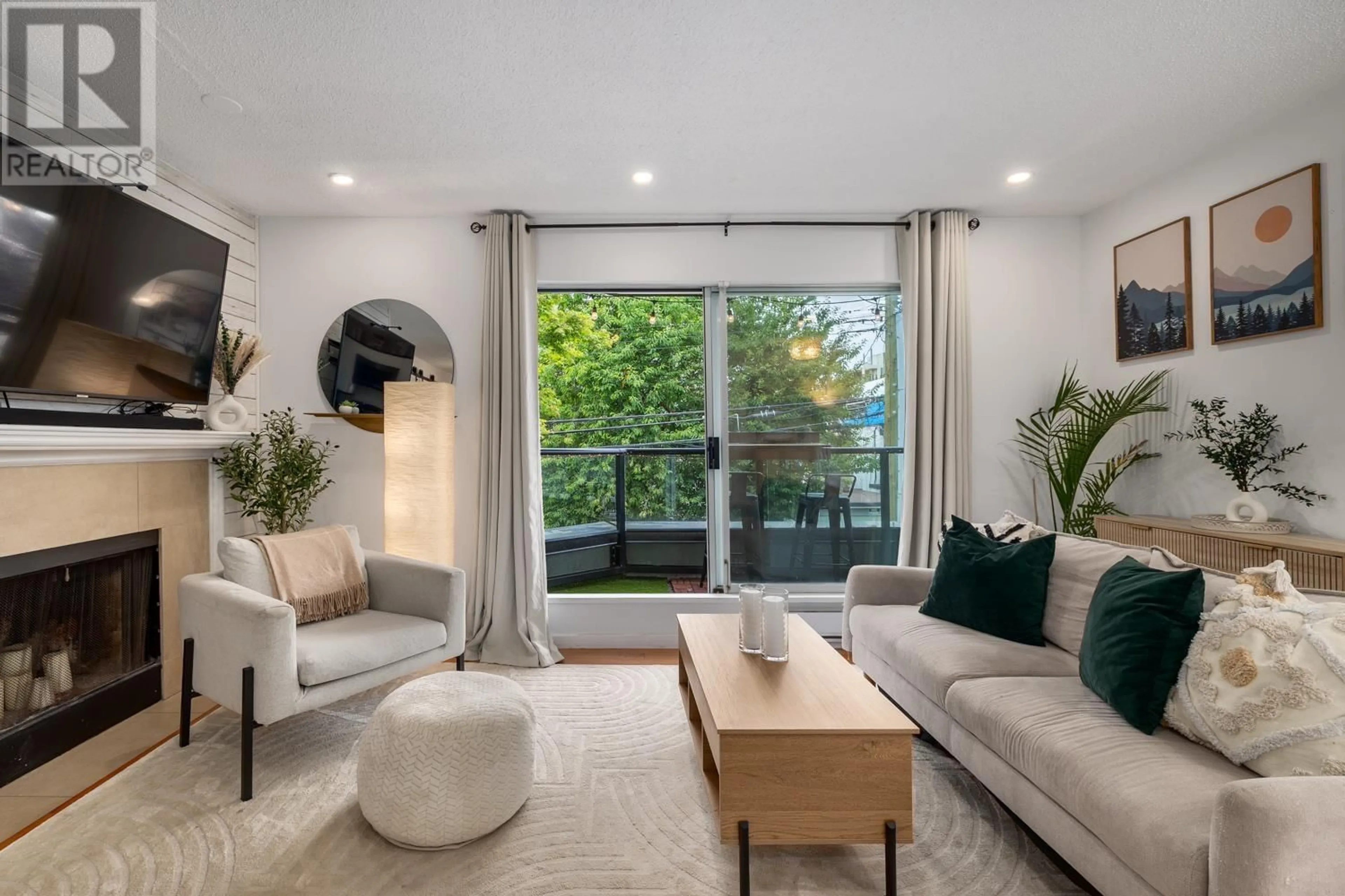 Living room with furniture, unknown for 209 - 1925 2ND AVENUE, Vancouver British Columbia V6J1J2