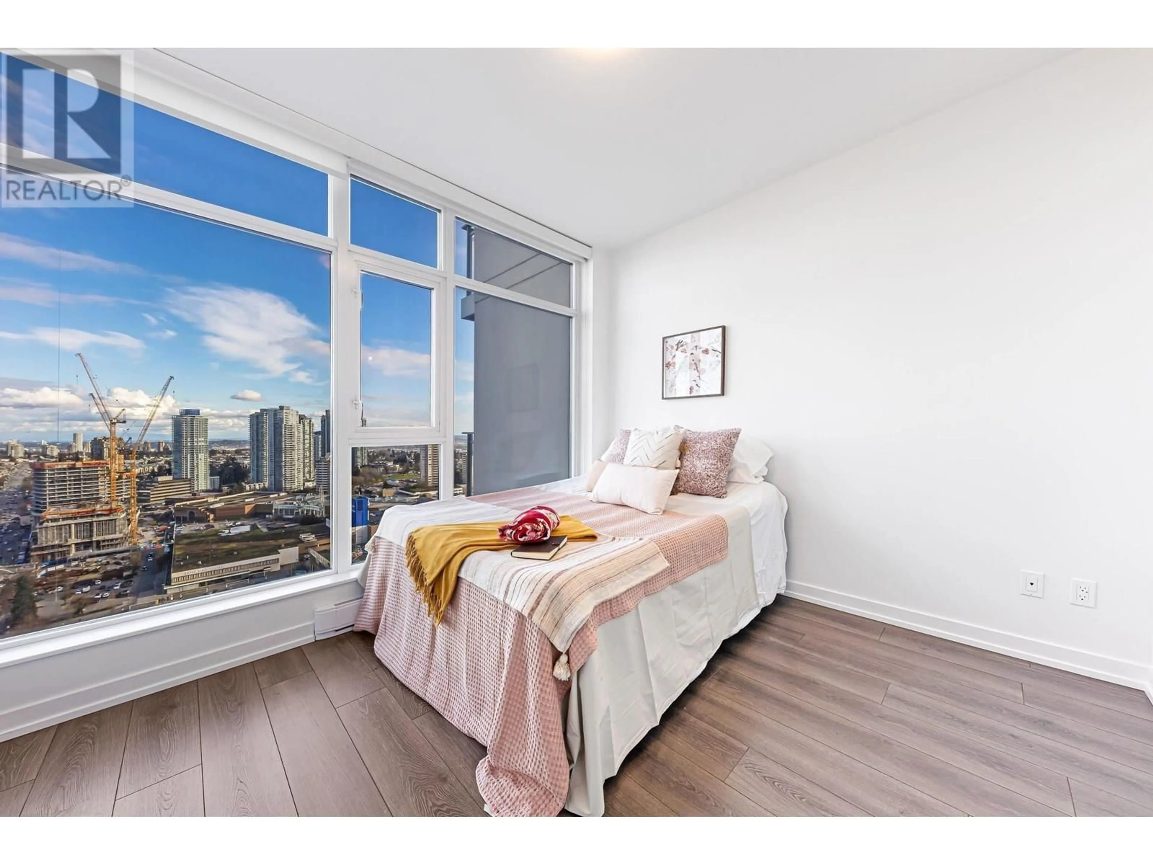 Bedroom with bed, wood/laminate floor for 3007 - 4688 KINGSWAY WAY, Burnaby British Columbia V5H0E9