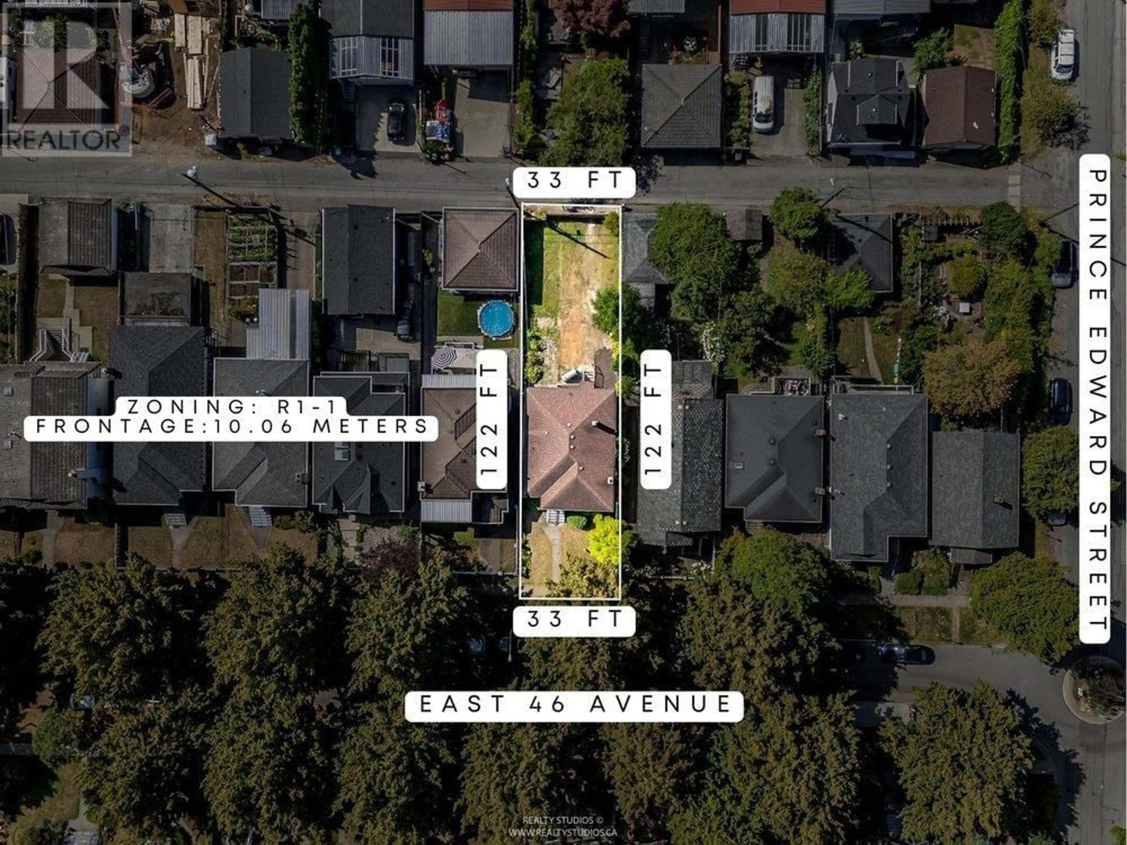 A pic from outside/outdoor area/front of a property/back of a property/a pic from drone, street for 420 46TH AVENUE, Vancouver British Columbia V5W1Z9