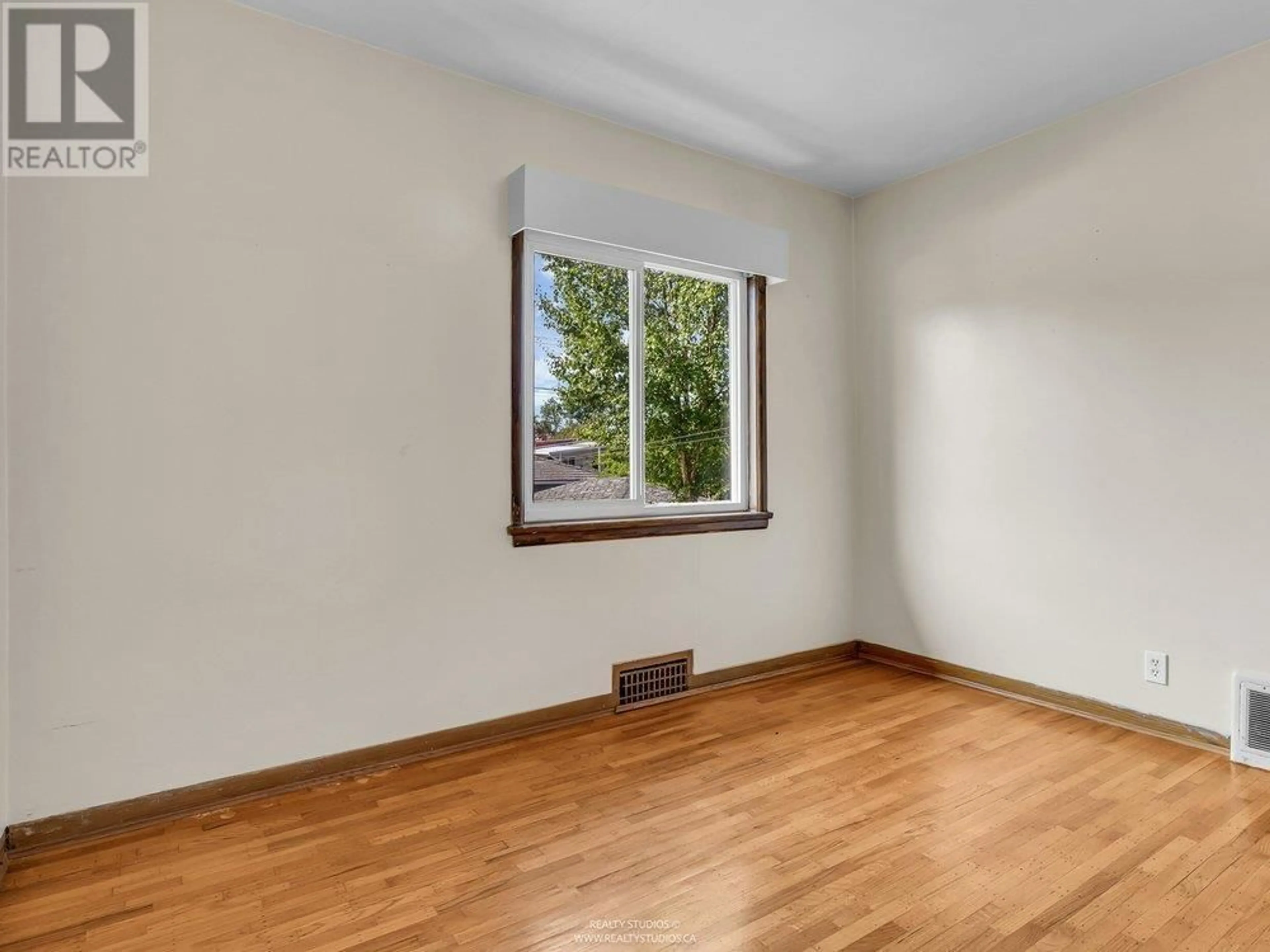 A pic of a room for 420 46TH AVENUE, Vancouver British Columbia V5W1Z9