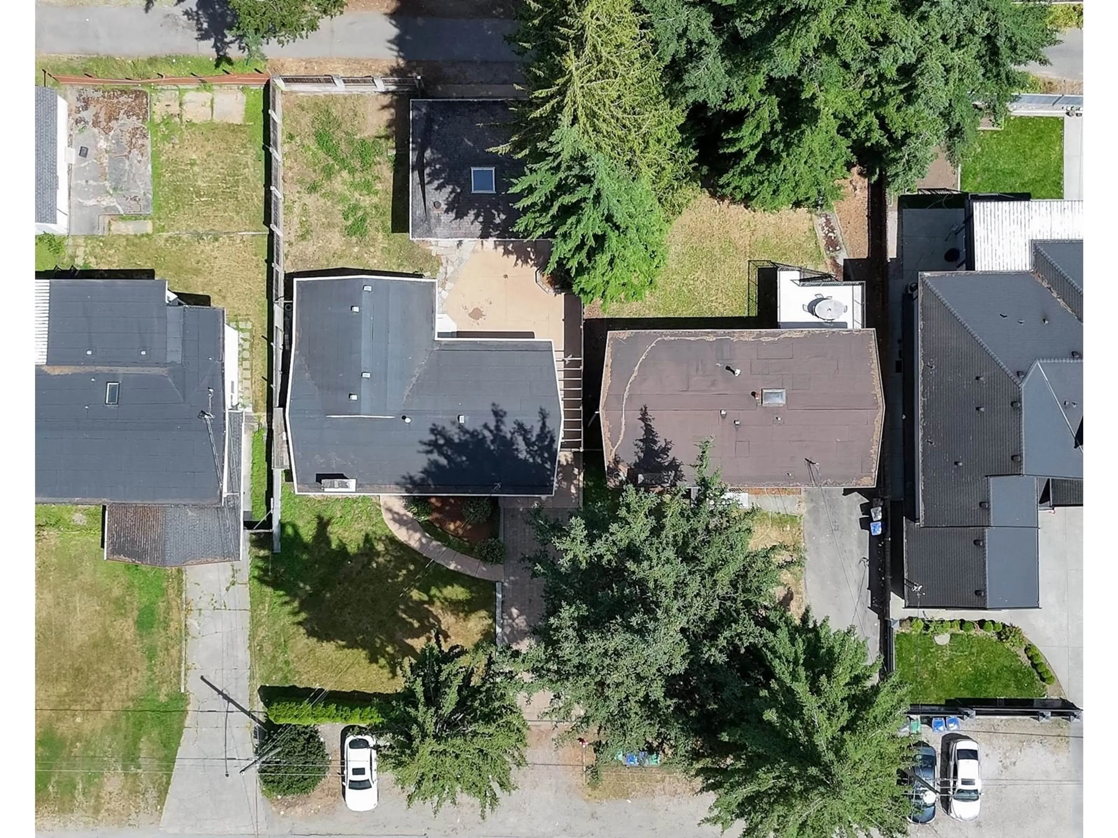 A pic from outside/outdoor area/front of a property/back of a property/a pic from drone, street for 9704 131, Surrey British Columbia V3T3P3