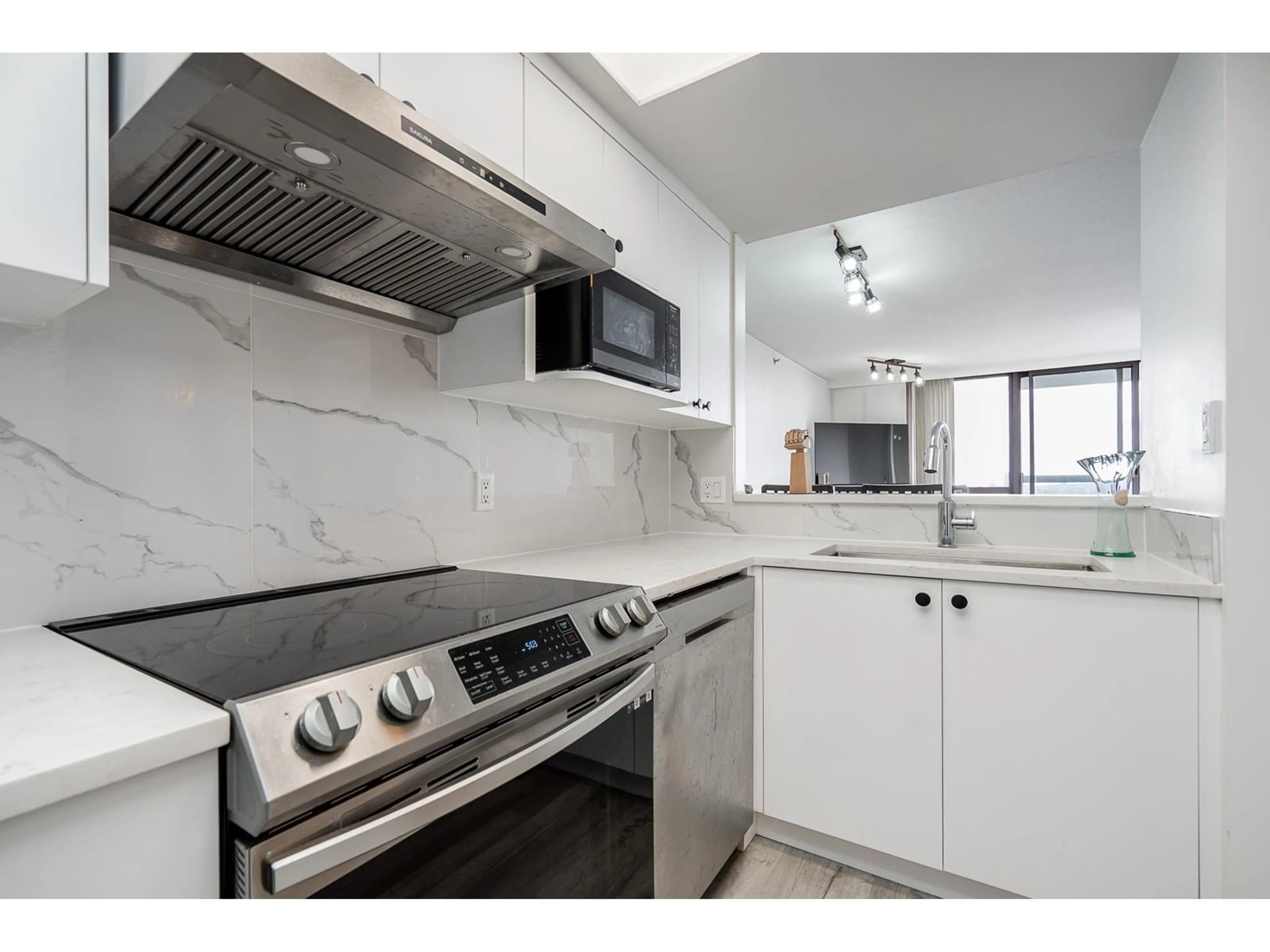 Standard kitchen, ceramic/tile floor for 1704 - 10899 UNIVERSITY, Surrey British Columbia V3T5V2