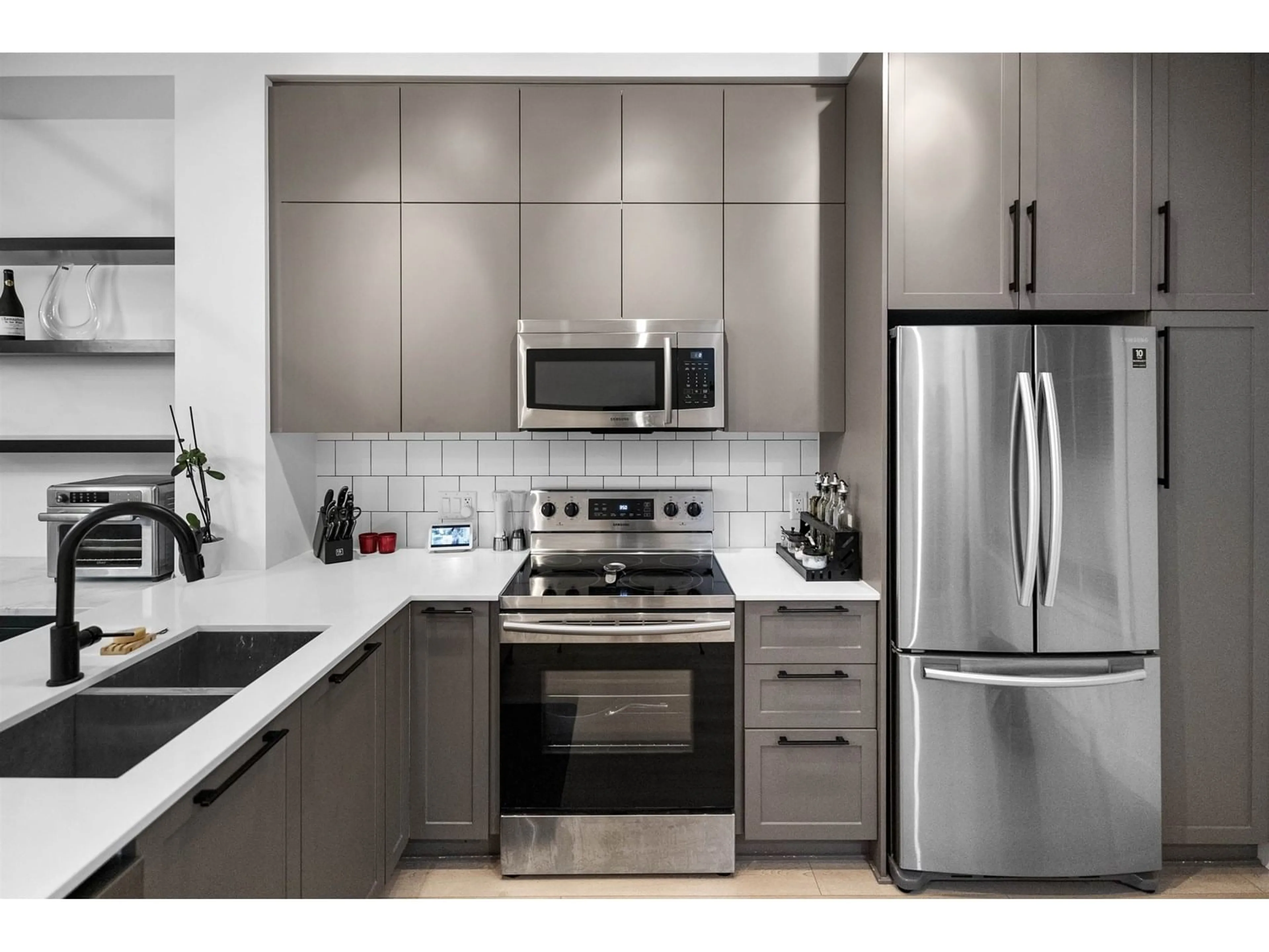 Standard kitchen, ceramic/tile floor for 57 - 2838 LIVINGSTONE, Abbotsford British Columbia V2T0J1