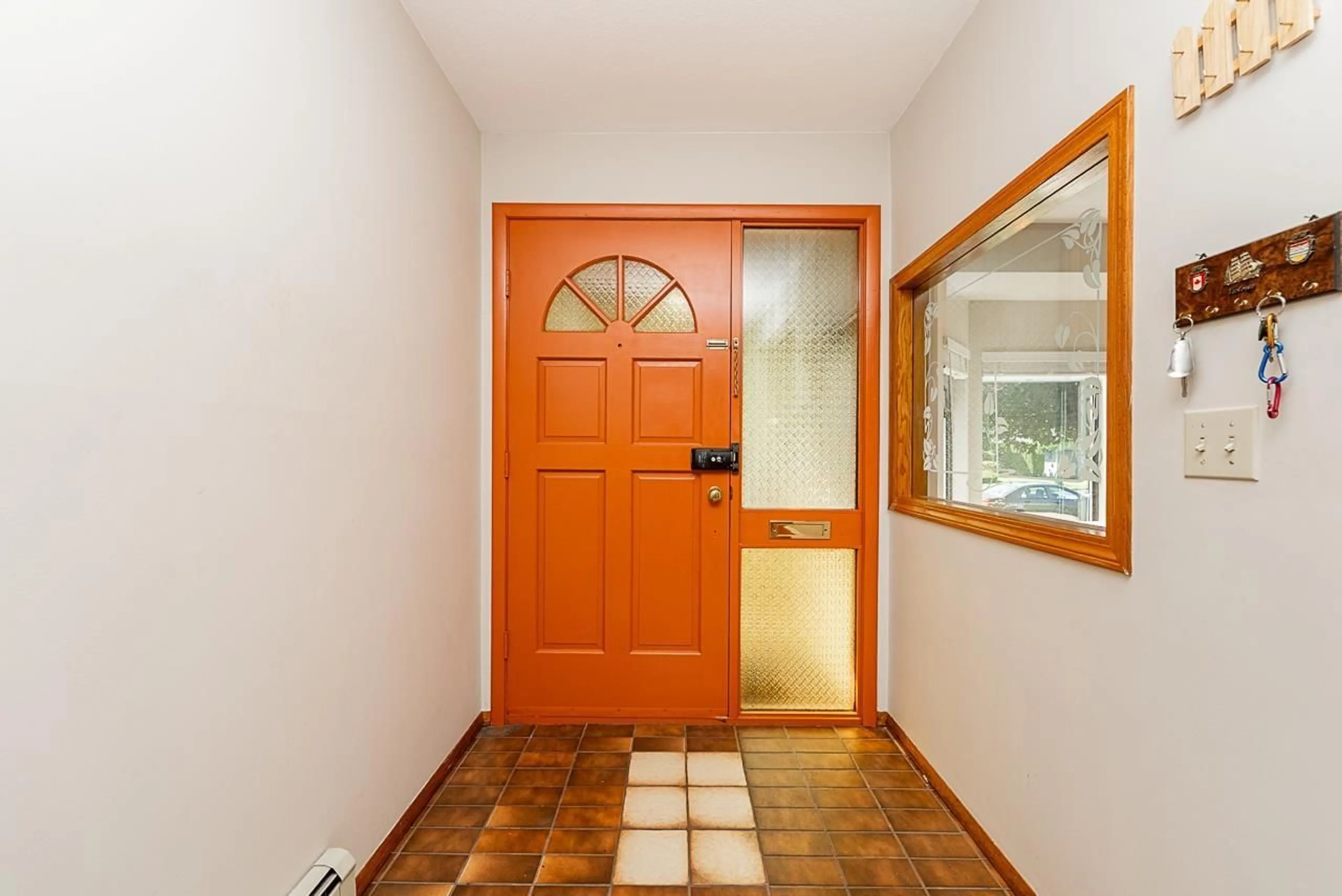 Indoor entryway for 10672 GLENWOOD, Surrey British Columbia V4N1T6