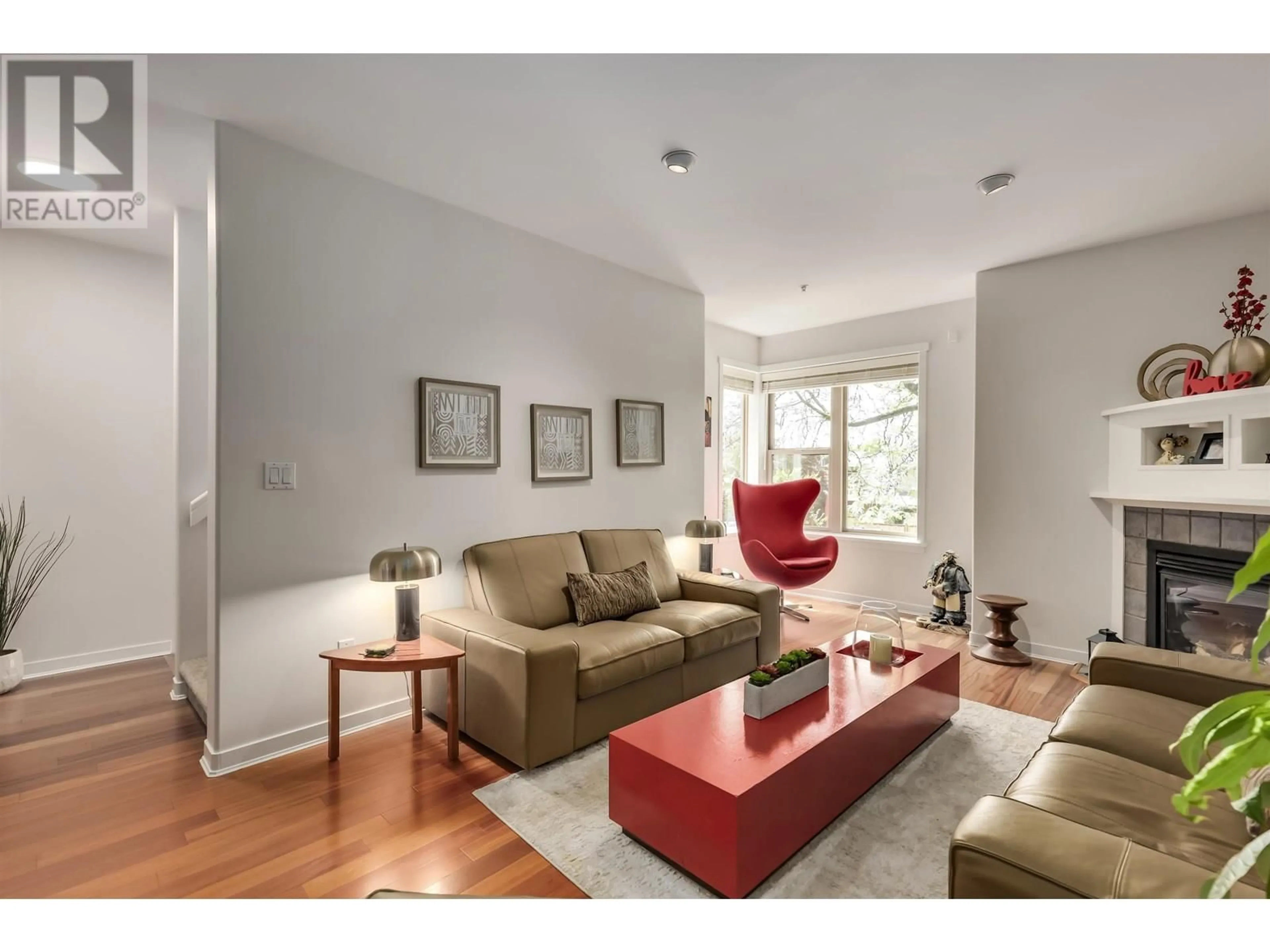 Living room with furniture, unknown for 208 5TH STREET, North Vancouver British Columbia V7L1L7