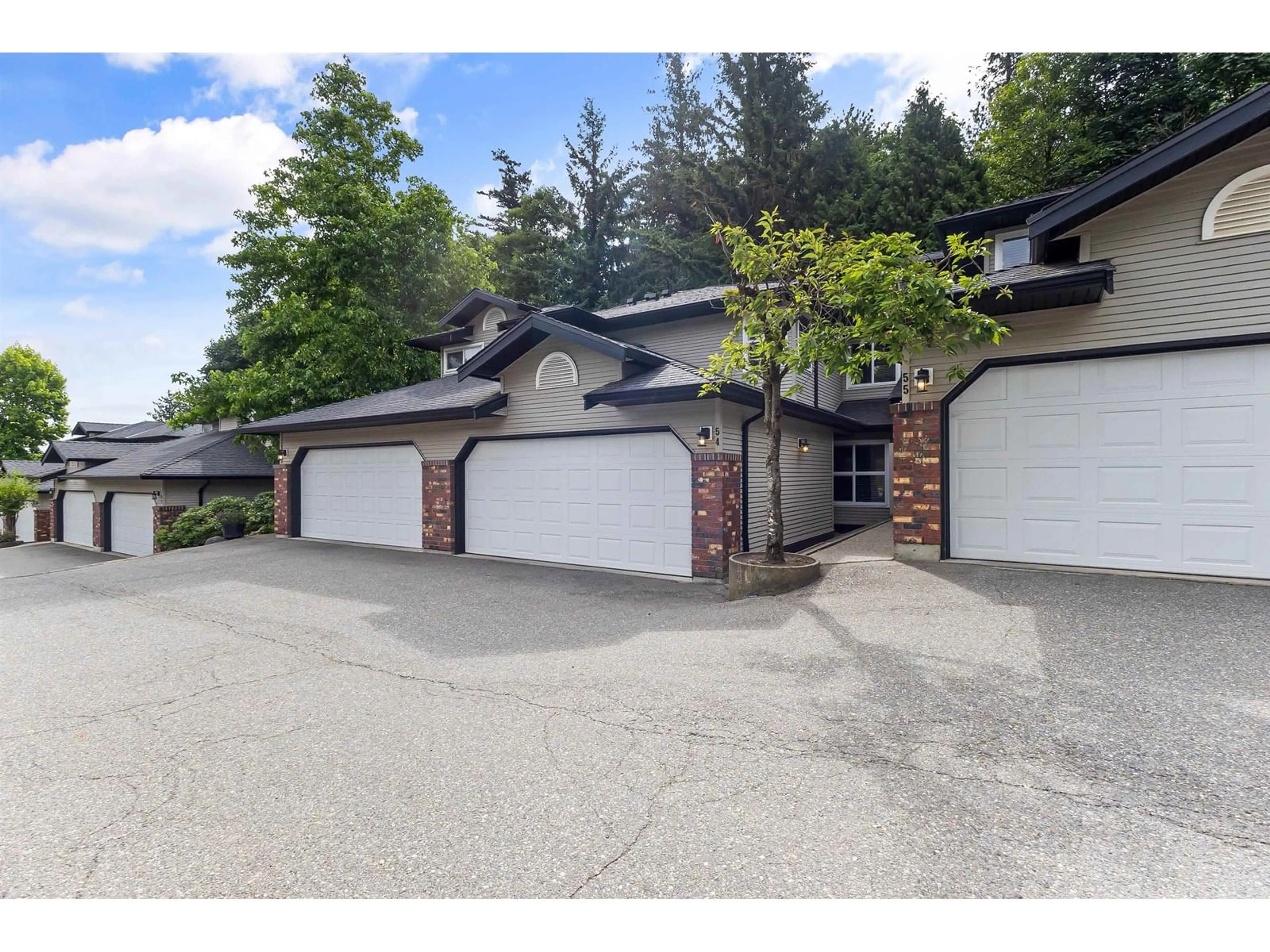 Indoor garage for 54 - 36060 OLD YALE, Abbotsford British Columbia V3G2E9