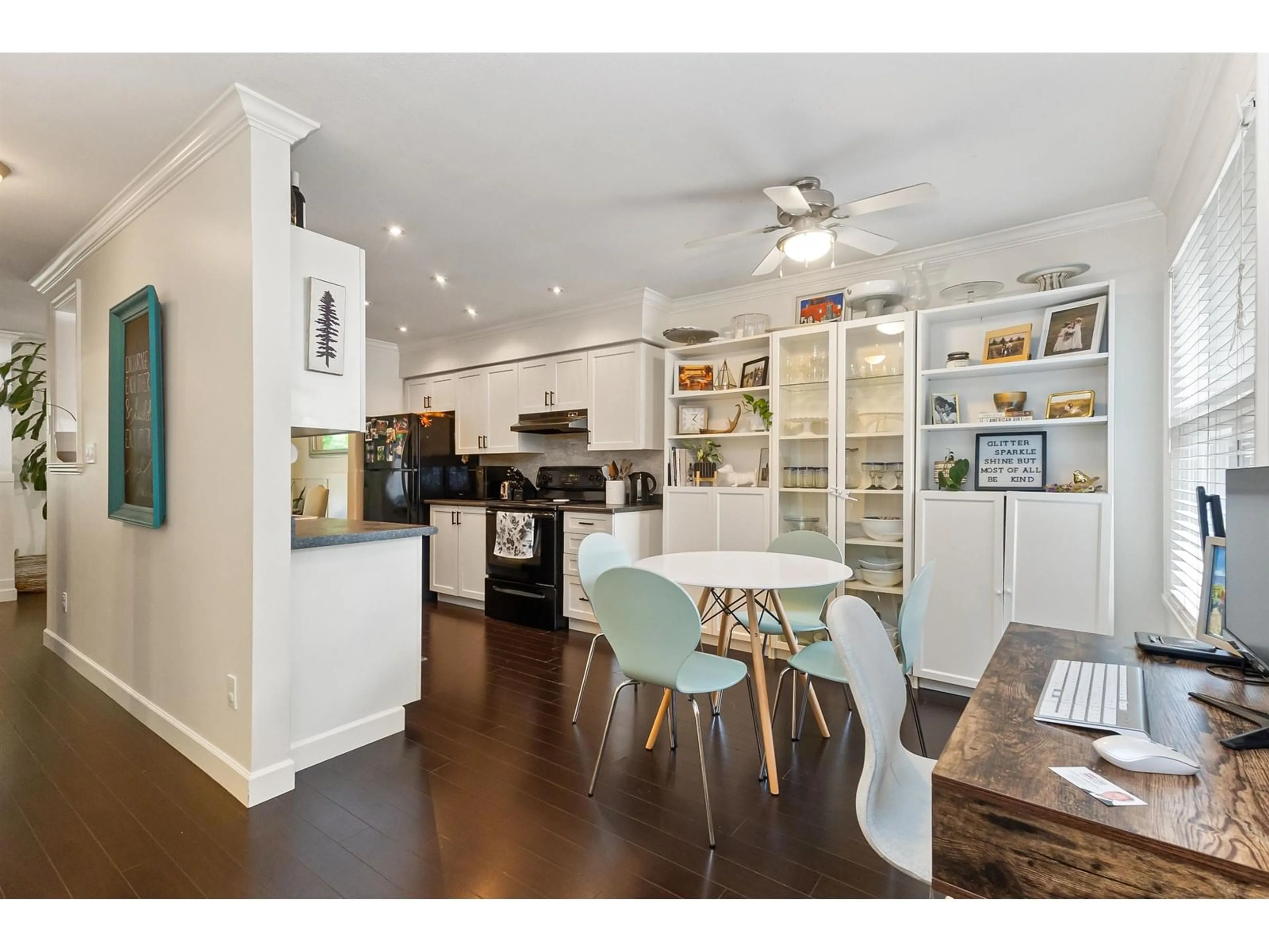 Open concept kitchen, wood/laminate floor for 54 - 36060 OLD YALE, Abbotsford British Columbia V3G2E9