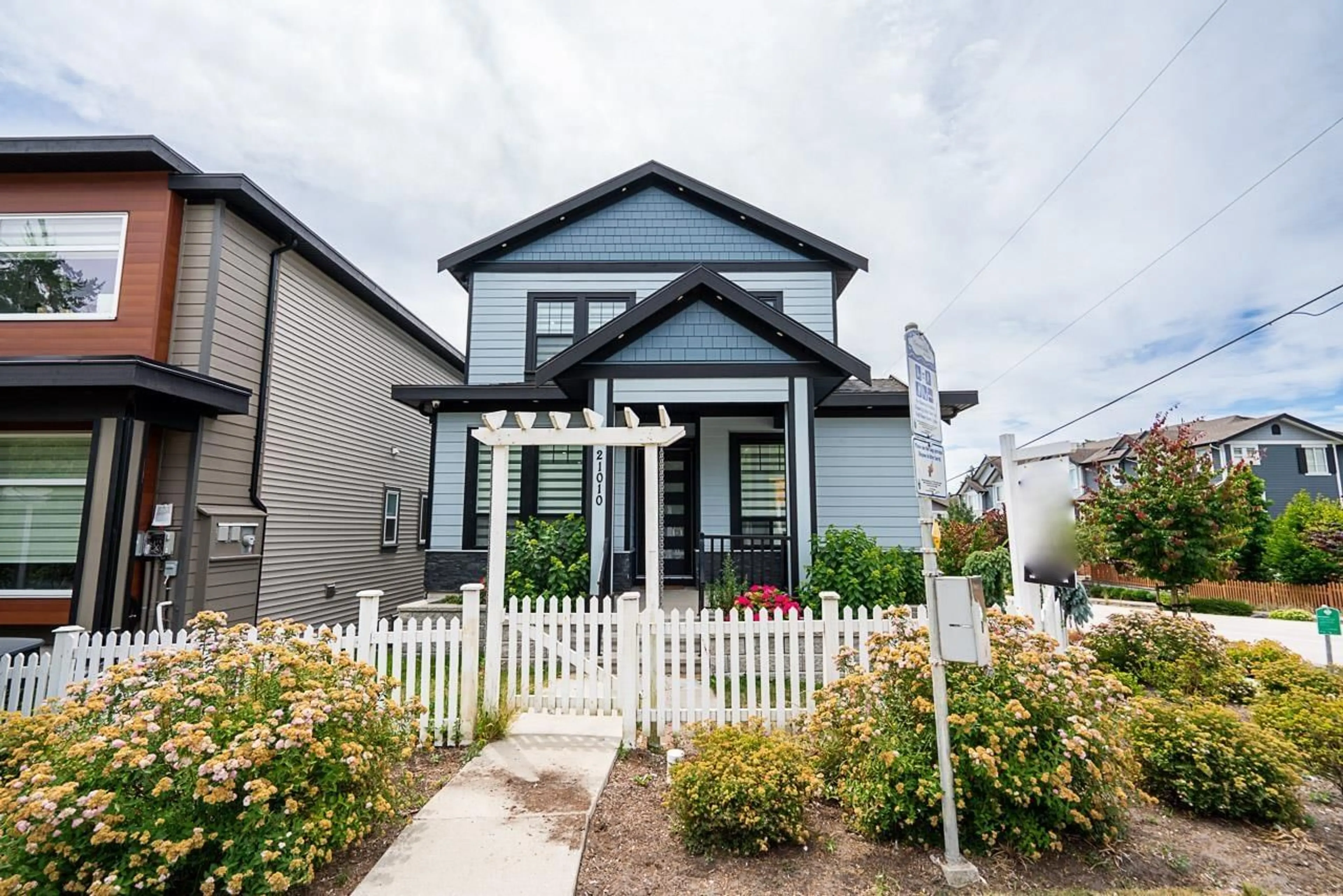 Home with vinyl exterior material, street for 21010 72, Langley British Columbia V2Y2R6