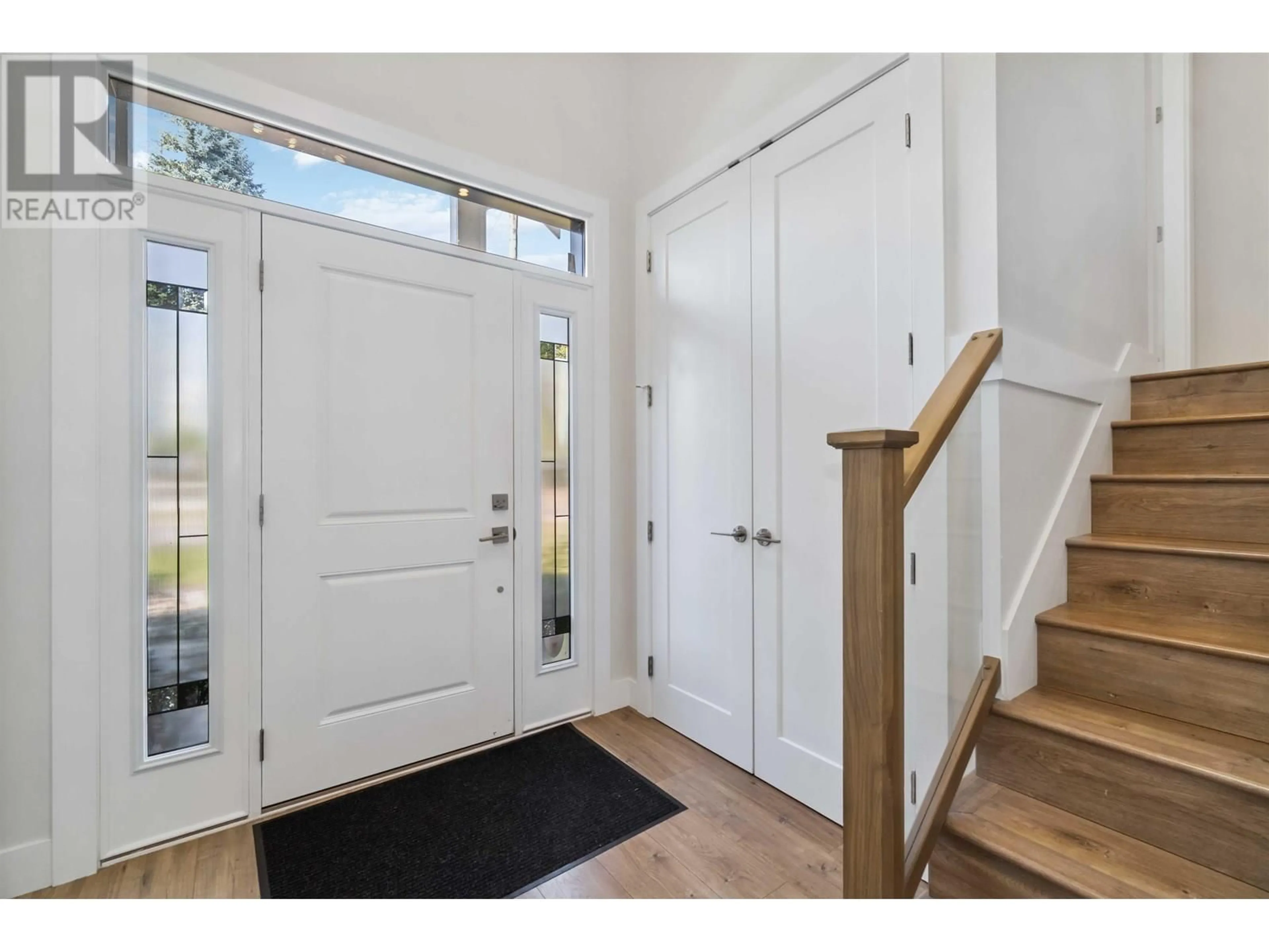 Indoor entryway for 108 - 22032 119 AVENUE, Maple Ridge British Columbia V2X2Y4