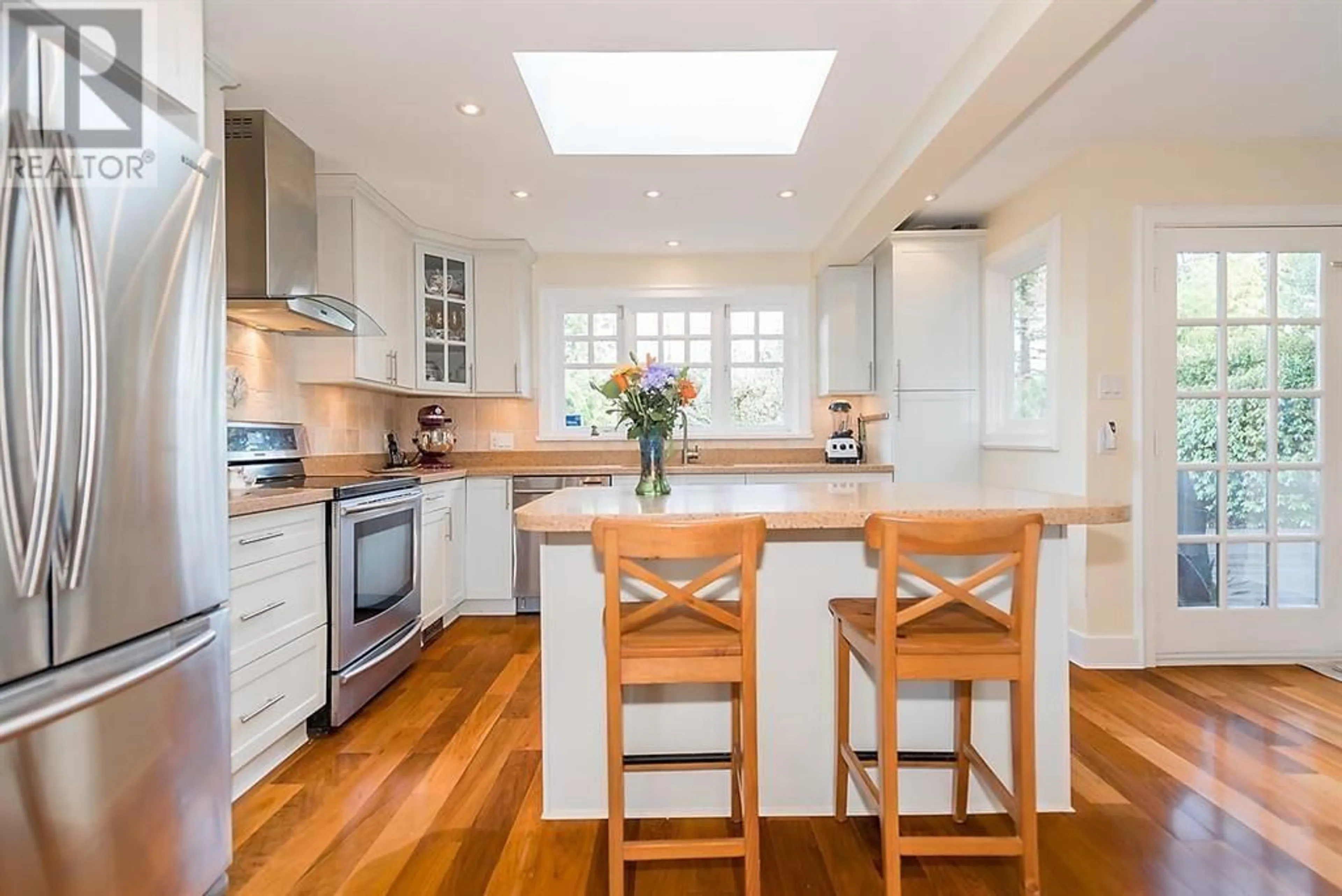 Contemporary kitchen, wood/laminate floor for 1722 WESBROOK CRESCENT, Vancouver British Columbia V6T1W1