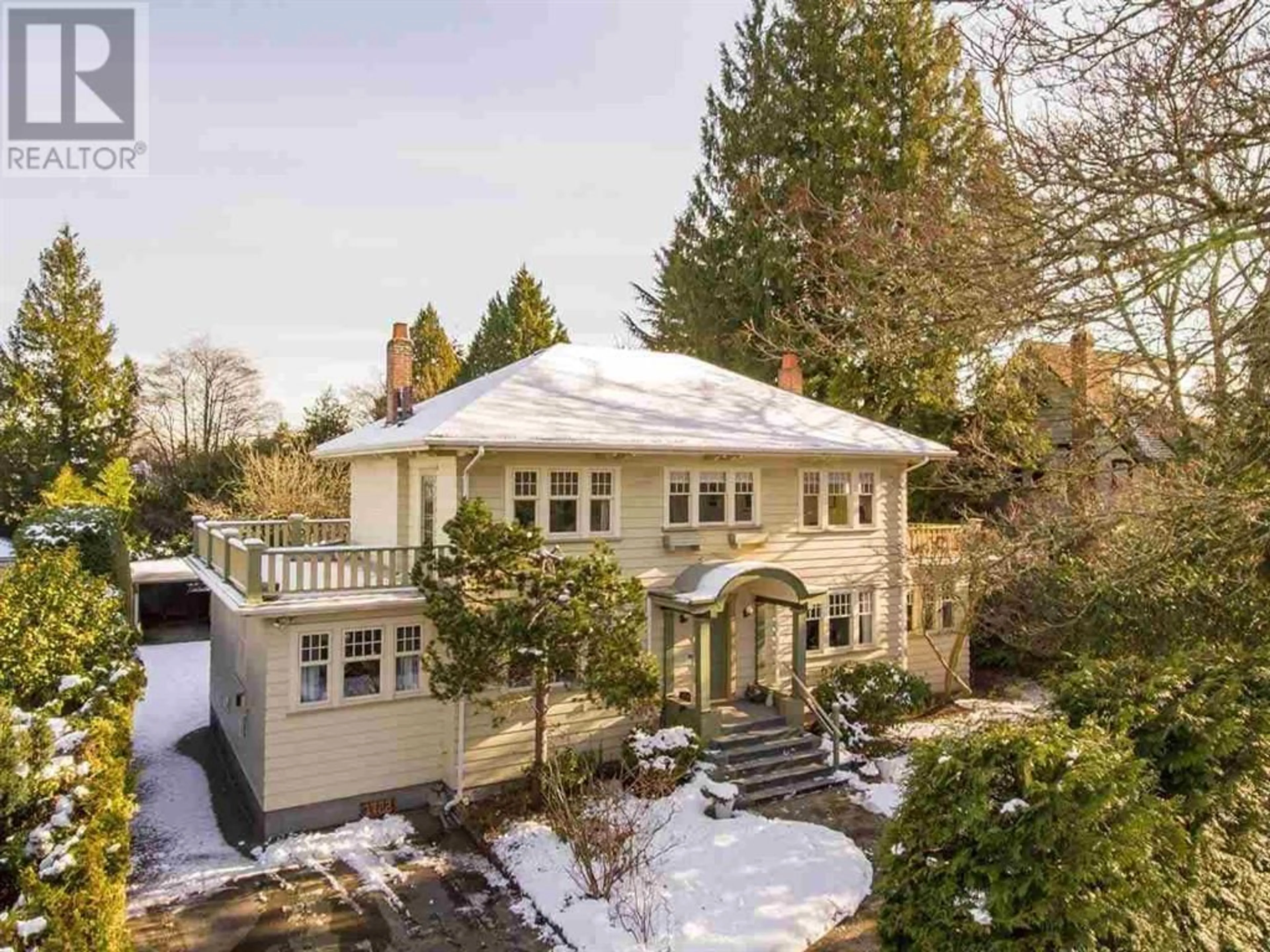 A pic from outside/outdoor area/front of a property/back of a property/a pic from drone, street for 1722 WESBROOK CRESCENT, Vancouver British Columbia V6T1W1