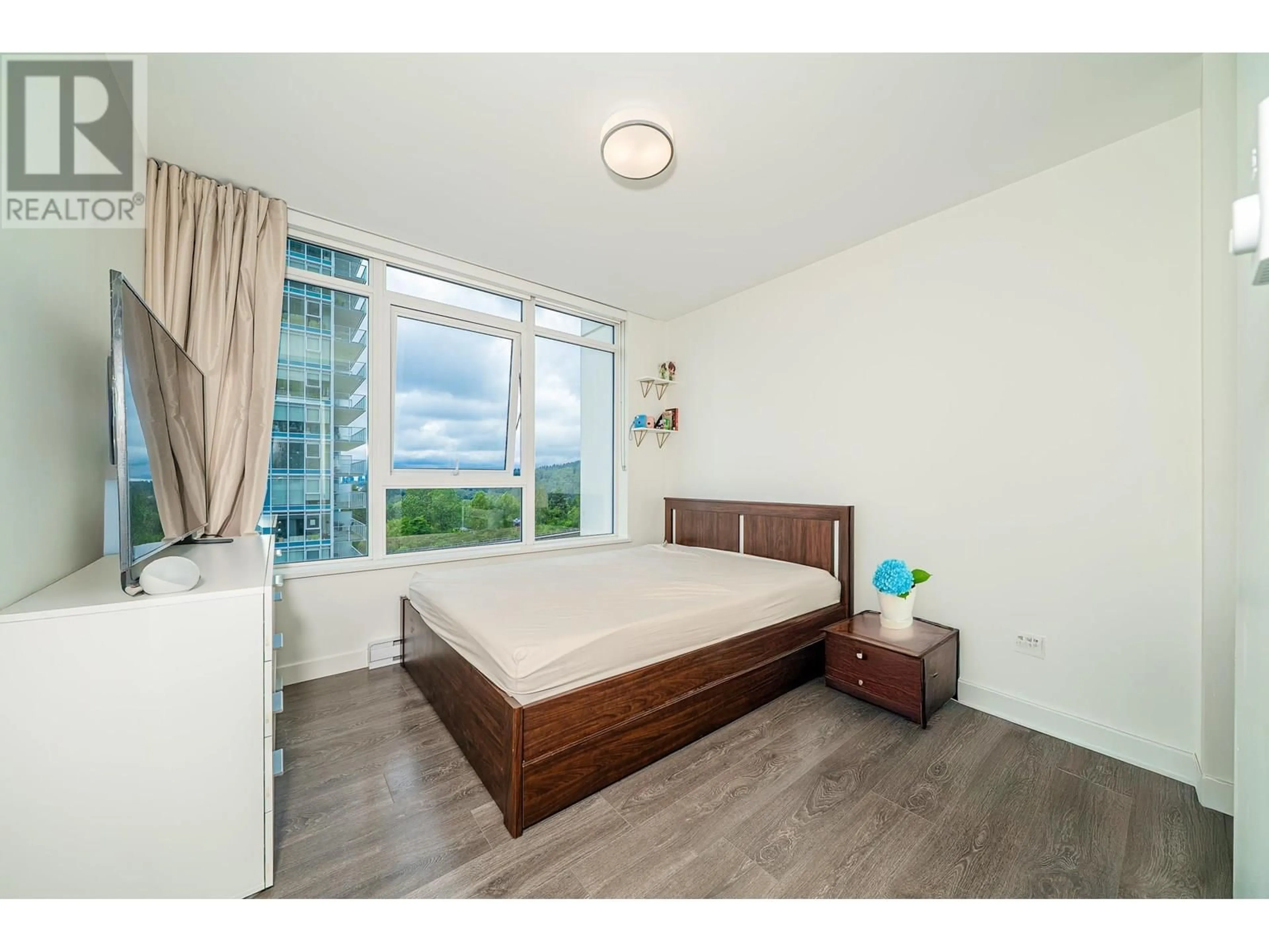 Bedroom with bed, wood/laminate floor for 607 - 657 WHITING WAY, Coquitlam British Columbia V3J0J6