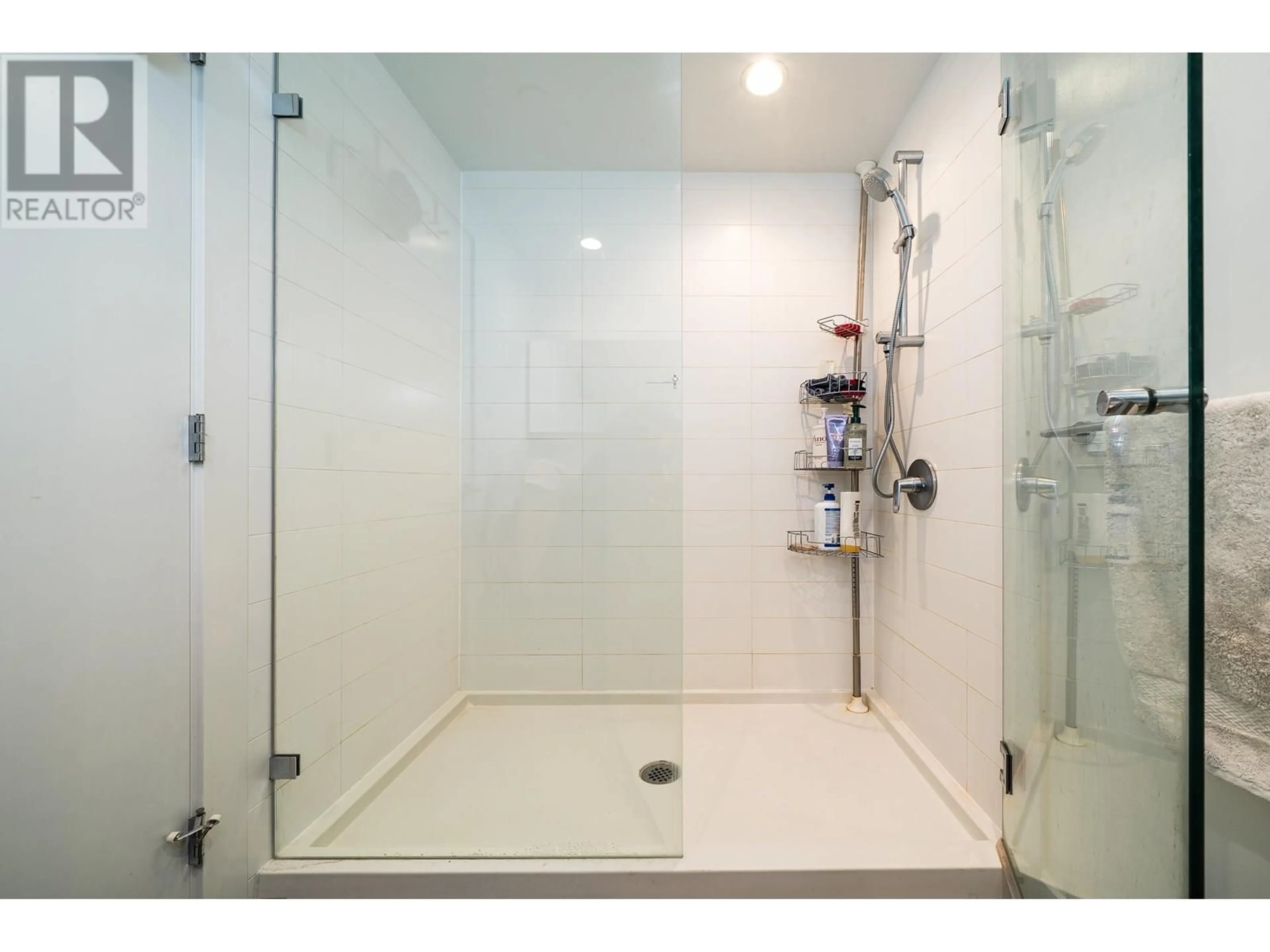Contemporary bathroom, ceramic/tile floor for 607 - 657 WHITING WAY, Coquitlam British Columbia V3J0J6