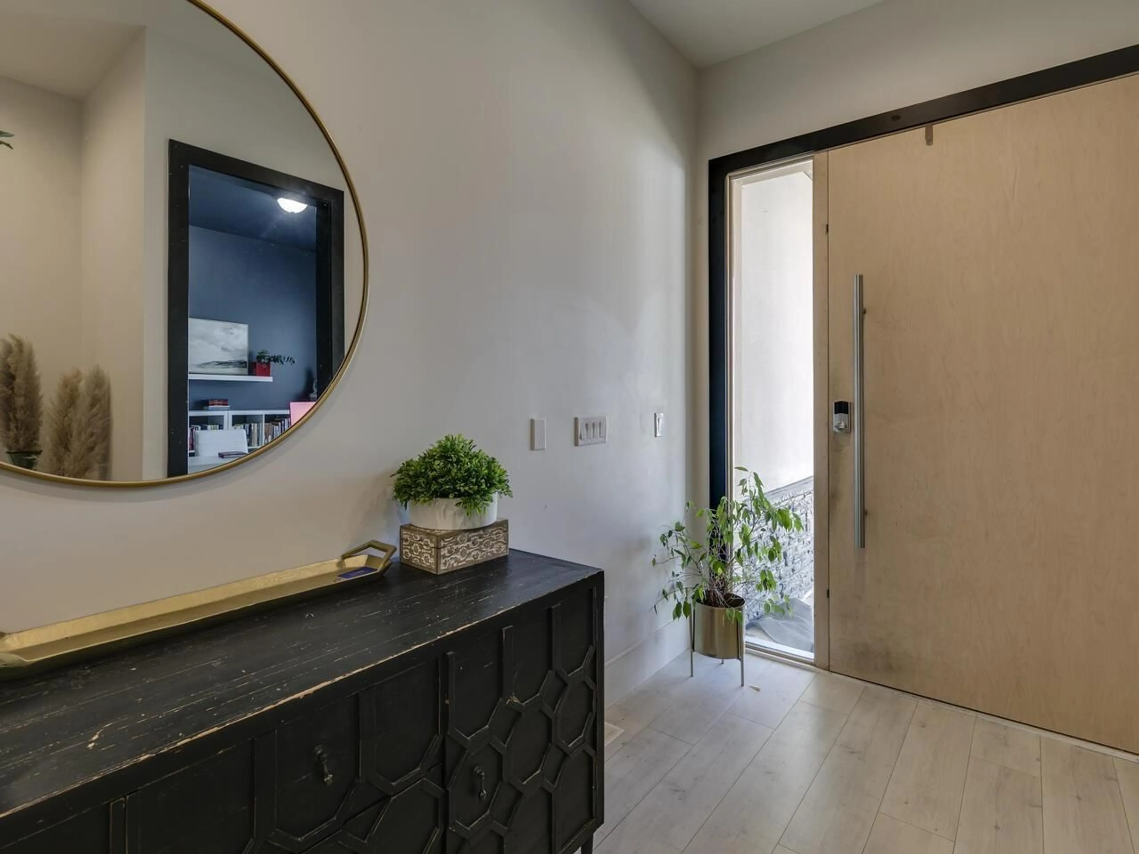 Indoor entryway for 4446 EMILY CARR, Abbotsford British Columbia V3G0E9