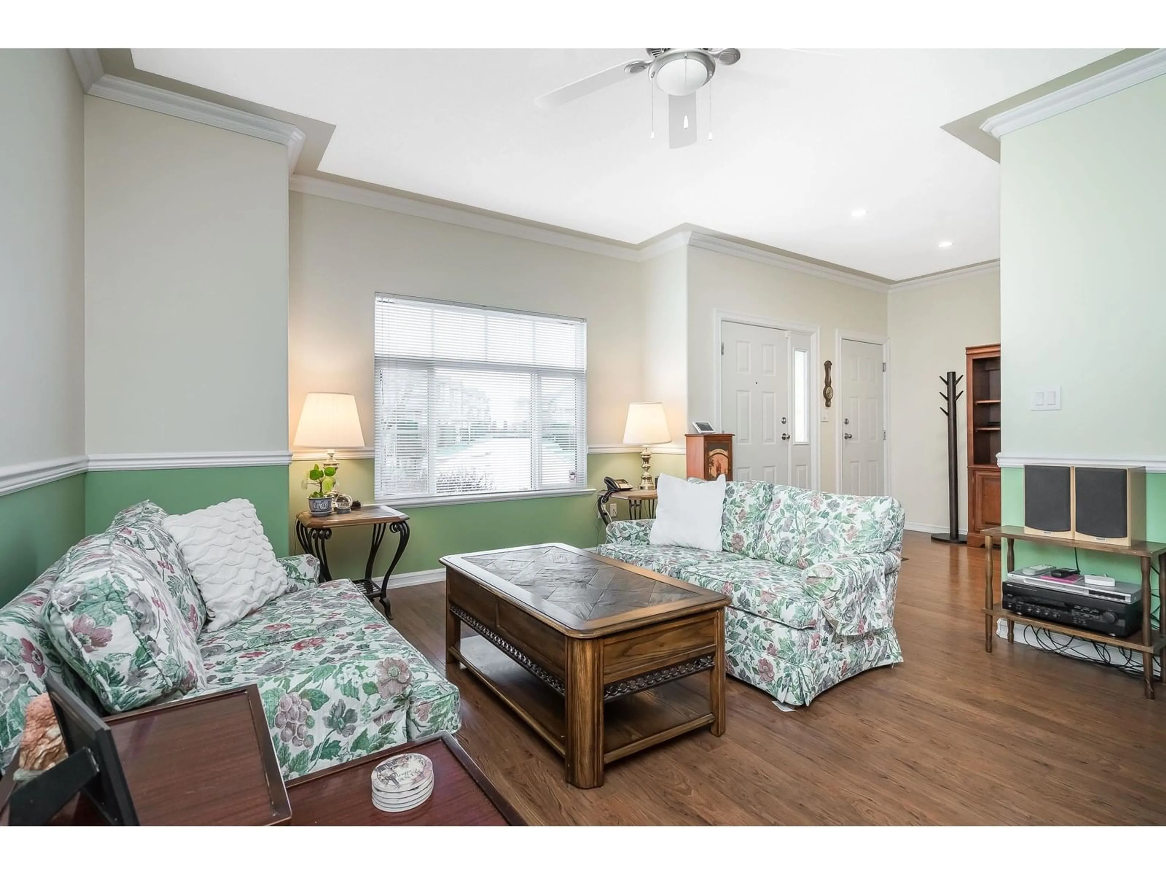 Living room with furniture, wood/laminate floor for 160 - 33751 7, Mission British Columbia V2V7C2