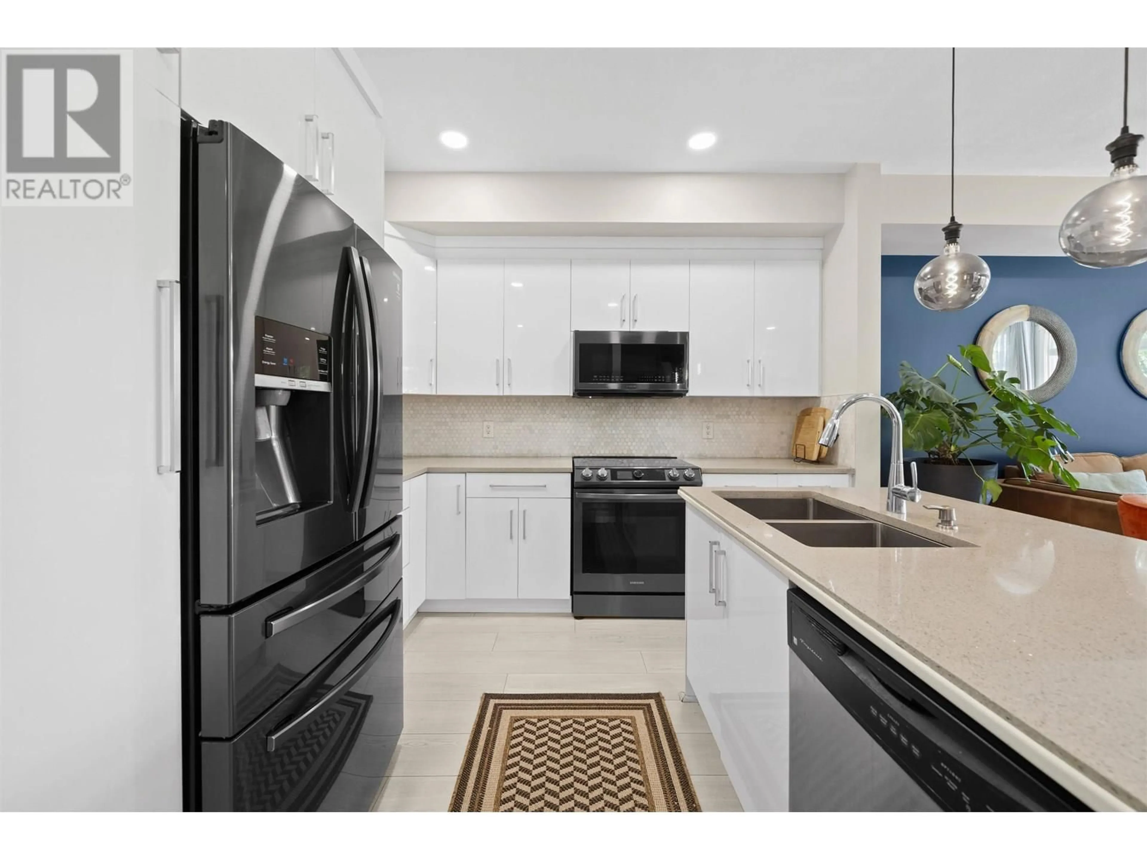 Open concept kitchen, ceramic/tile floor for 2 - 11282 COTTONWOOD DRIVE, Maple Ridge British Columbia V2X8W7